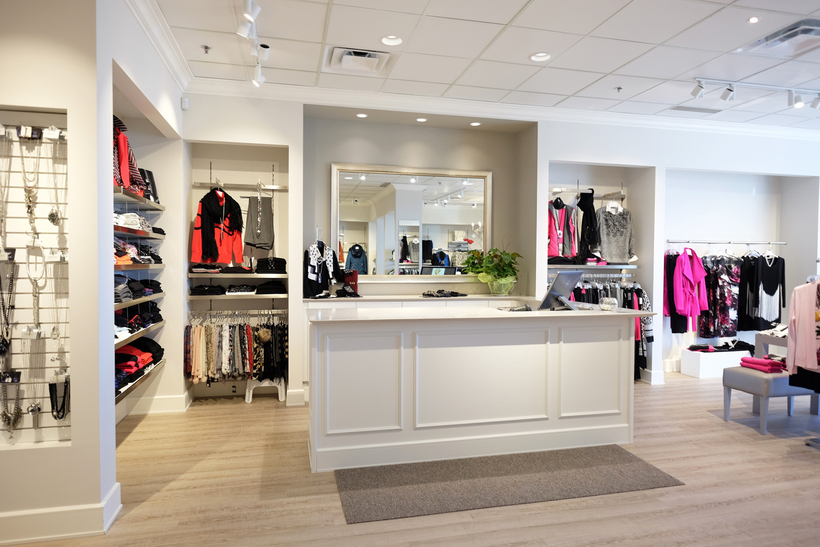 温馨女性专卖店 | Lauri's Boutique 的室内设计解析-21