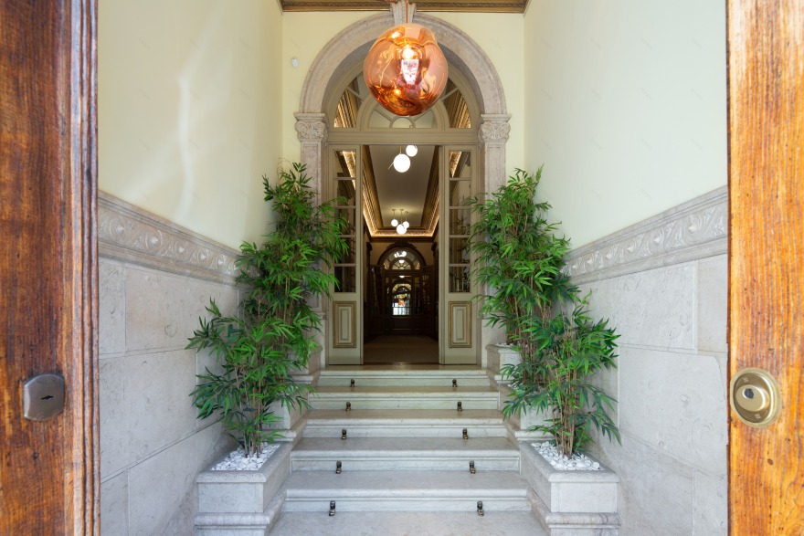 葡萄牙历史建筑翻新,打造艺术气息浓厚的办公空间-7