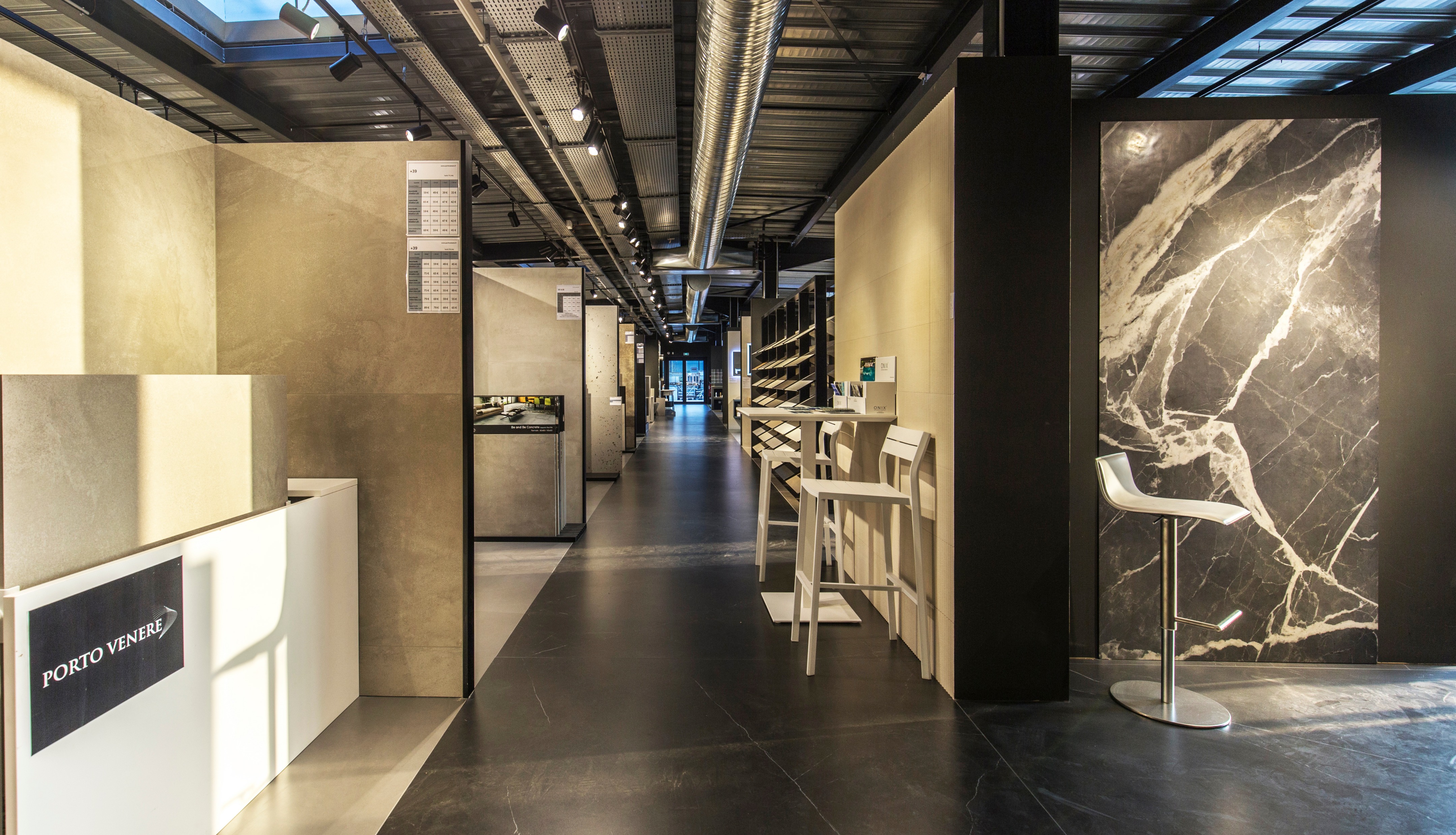 意式简约风 玻璃展示空间-16