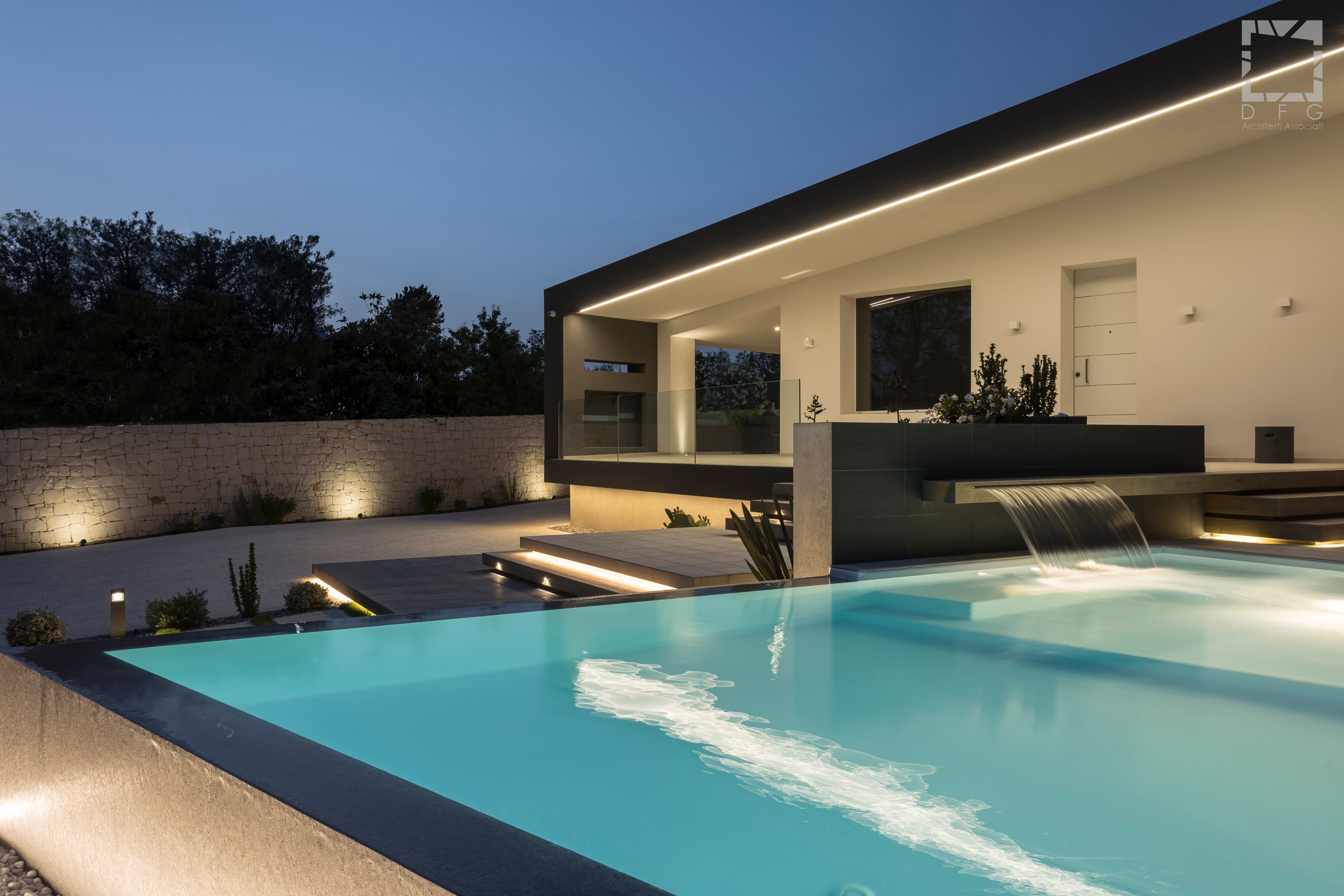 乡间别墅的屋顶奇观-11