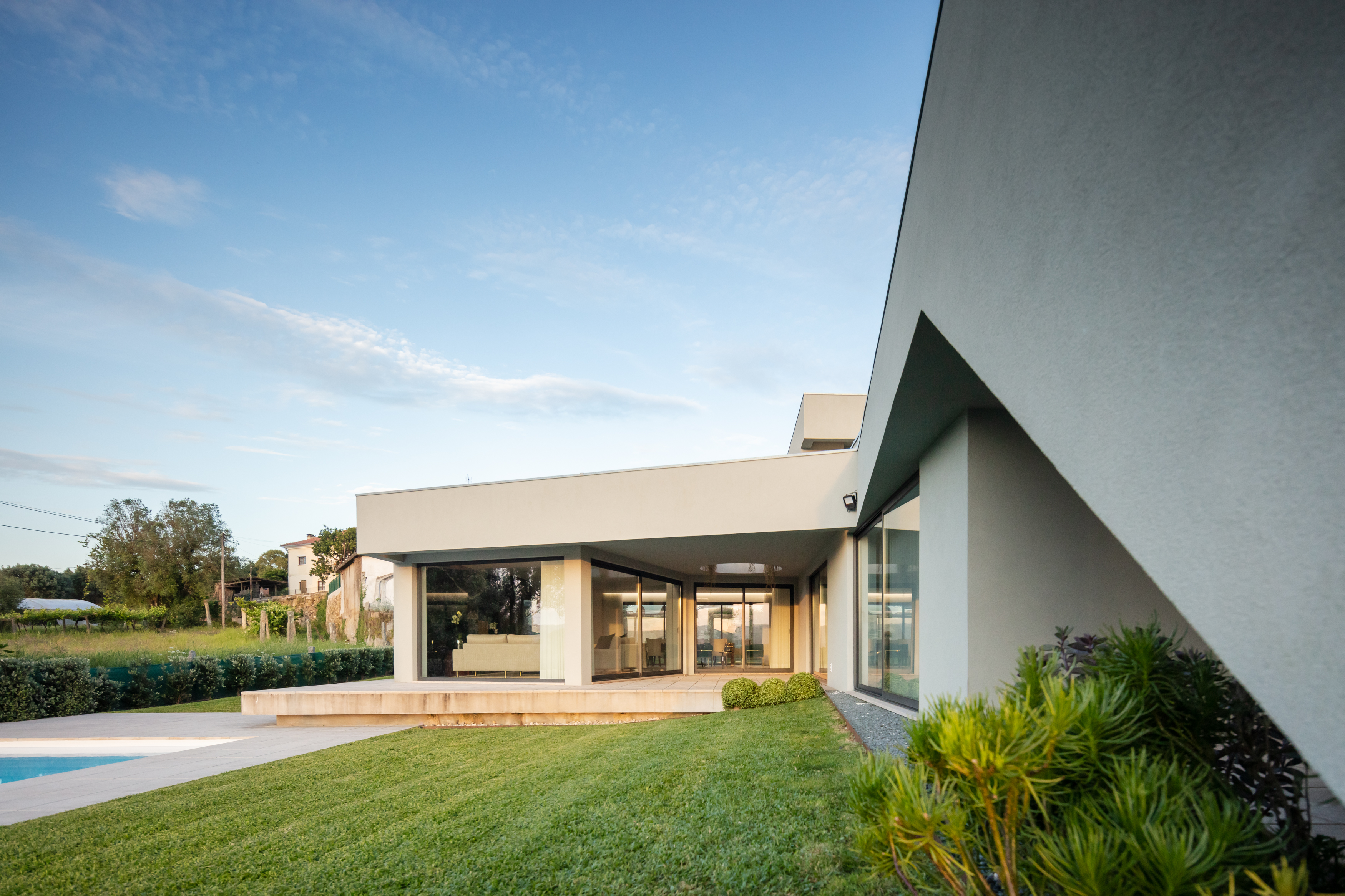 葡萄牙现代别墅 | 融入景观的私密空间-15