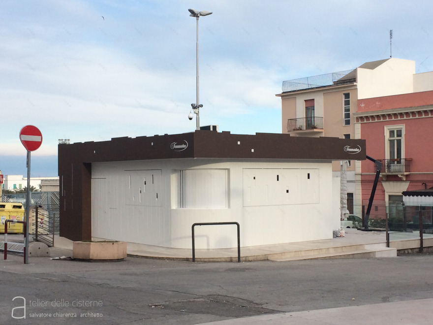 托马西诺冰淇淋店 · 曼弗雷多尼亚 · 全面翻新-0