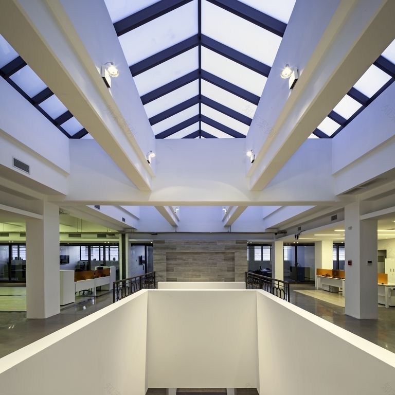 释放建筑潜能,打造高效现代办公空间-37