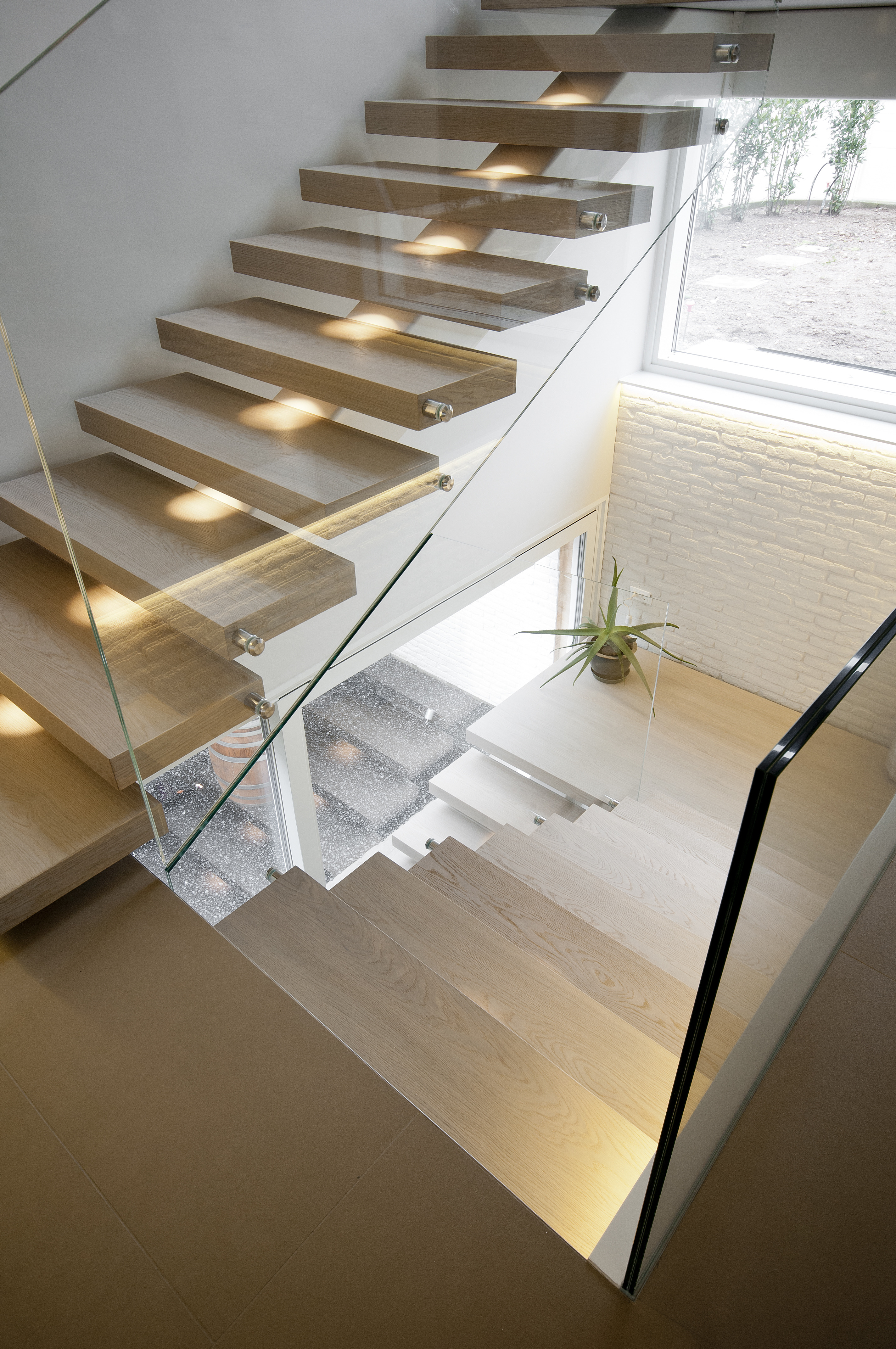 玻璃吊桥与阶梯的完美融合-2