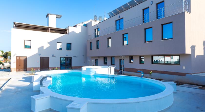 2016 年新建海滨酒店 Petrčane | 现代风格与海景的完美融合-2