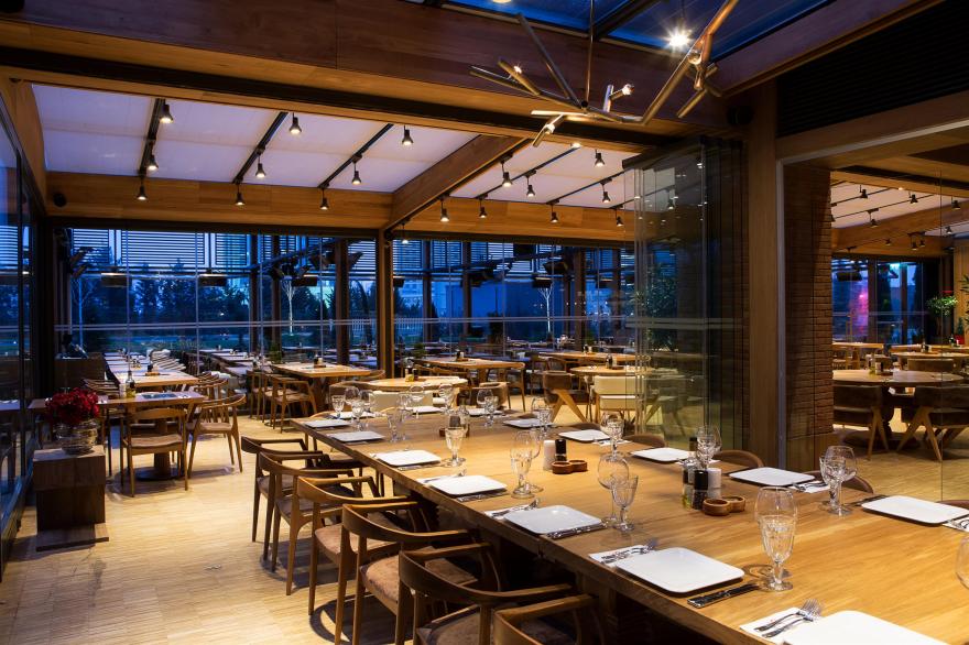 波兰烧烤餐厅,重现历史质感的室内设计-3