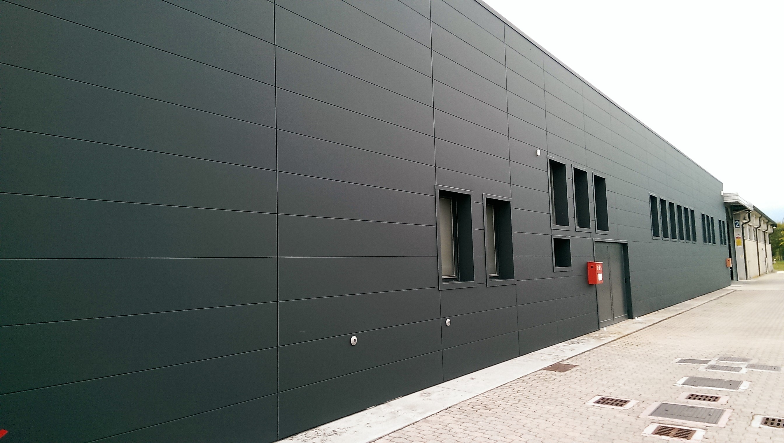 2016 年完成的面砖通风办公楼翻新-7