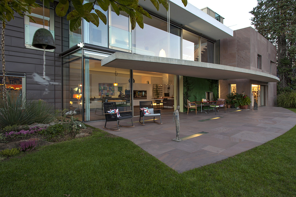 意大利马焦雷湖畔的翻新单家庭住宅-17