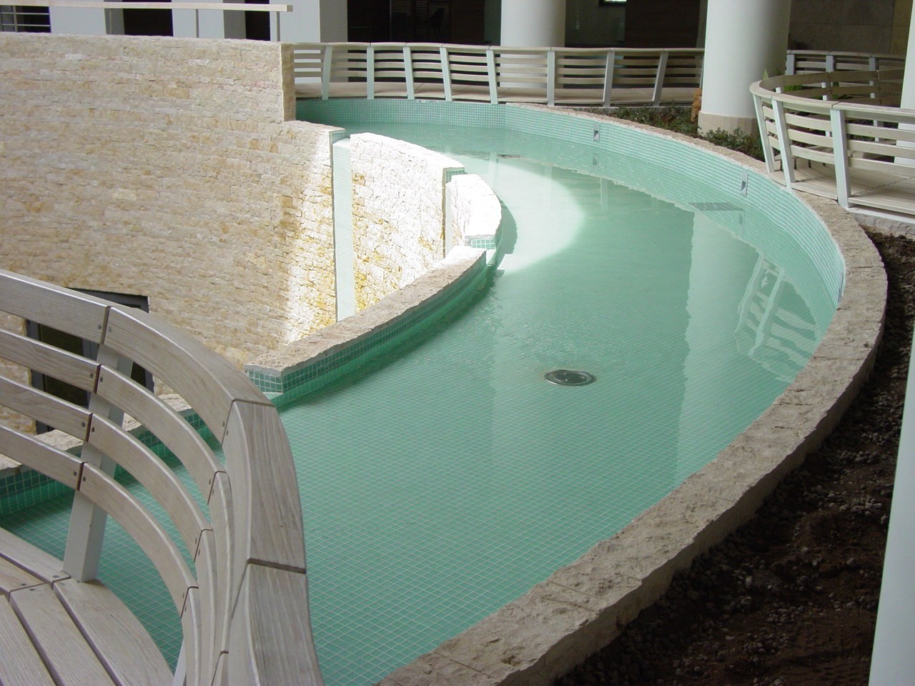 混凝土之韵 | 度假酒店泳池与海水疗法设计-9