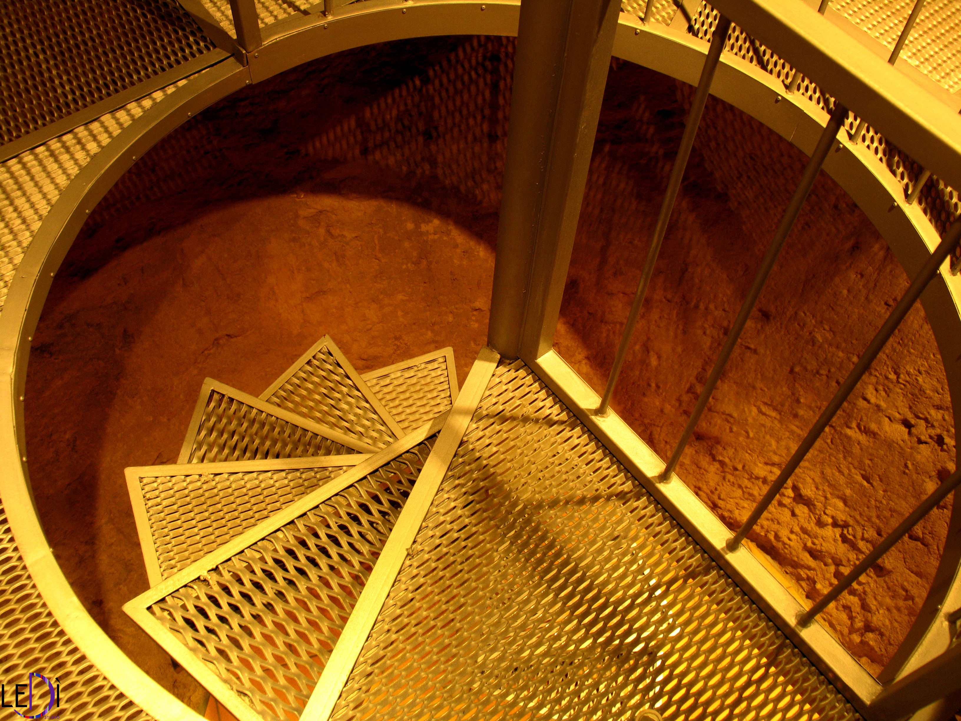 地下室秘境 · 玻璃盒中的彩色世界-6