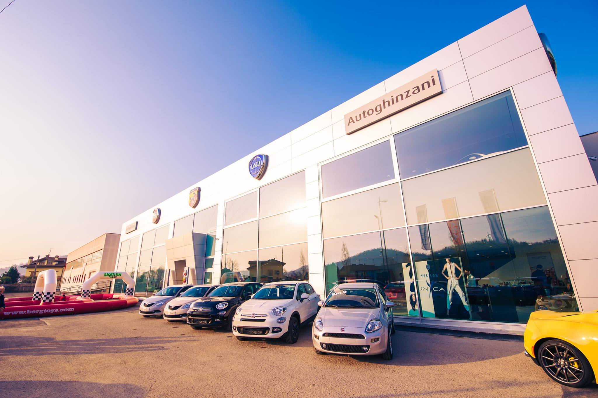 改造意大利厂房 打造现代汽车销售展示空间-4