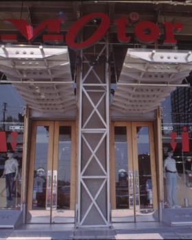 1997 年摩托牛仔裤店概念设计