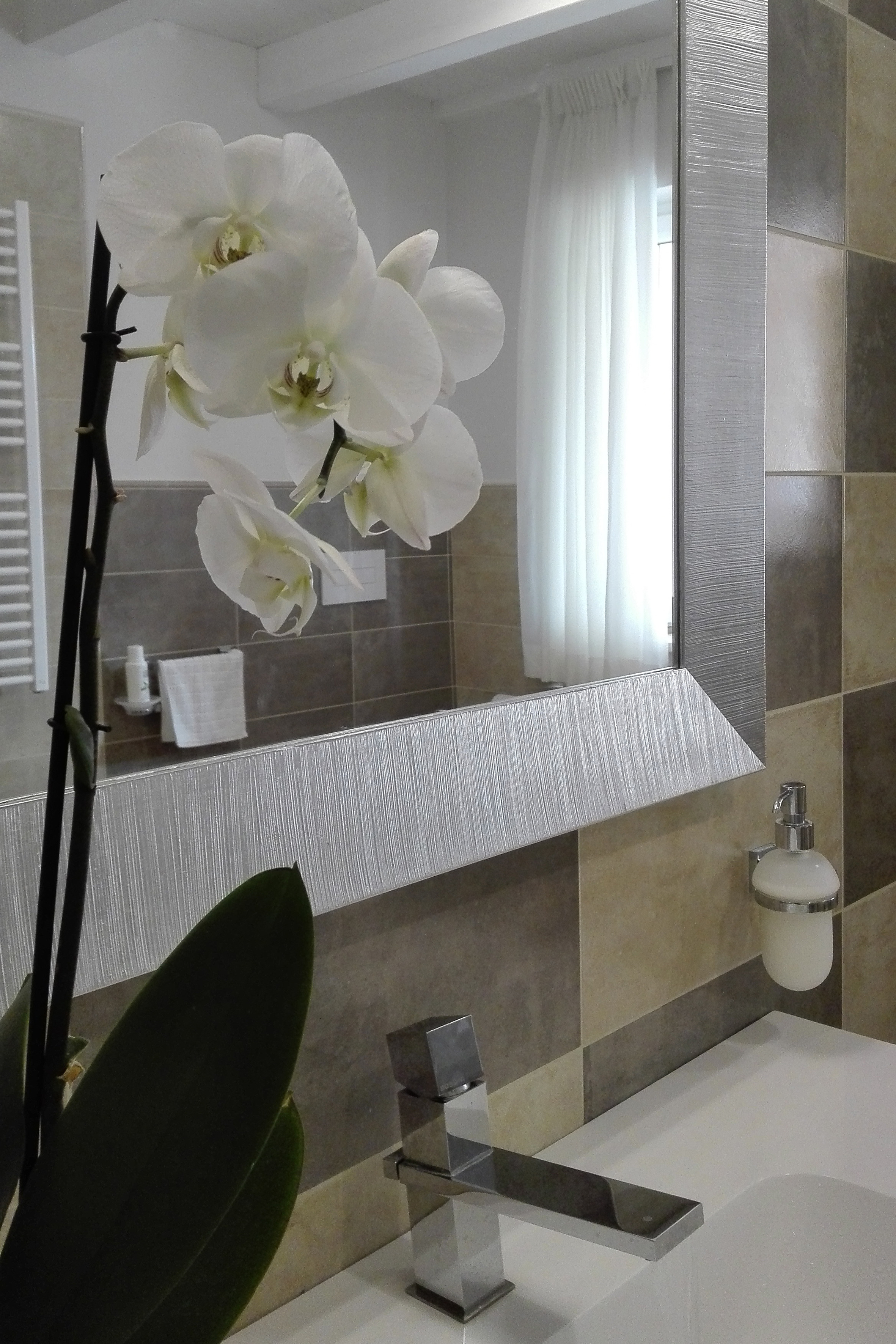 绿色山丘中的家庭住宅 T-37