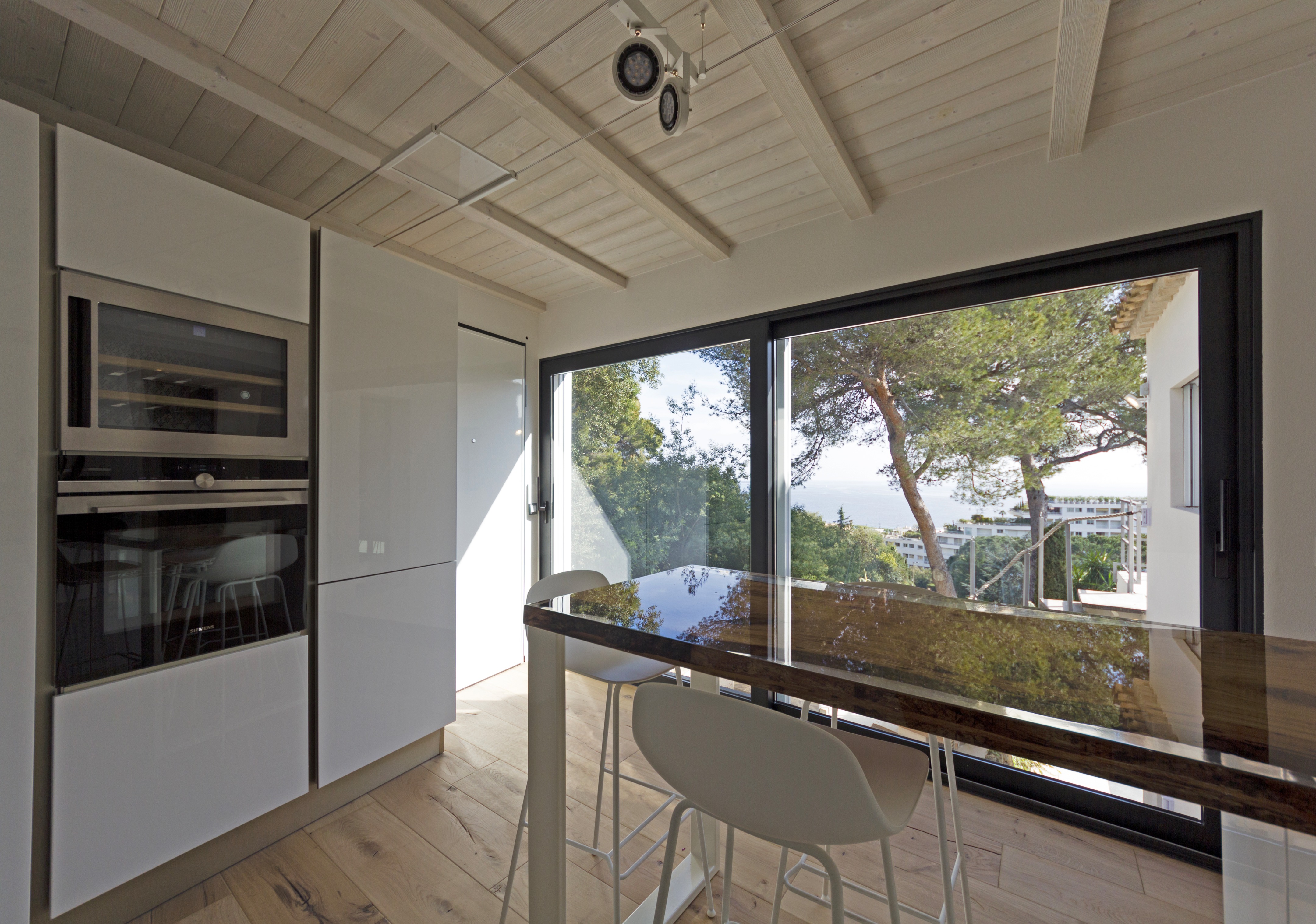 2017 年完成！Cannes 别墅重建项目-6