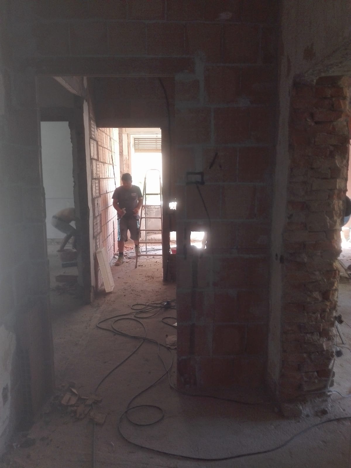 独特的色彩搭配与环保材料打造的意大利公寓-8