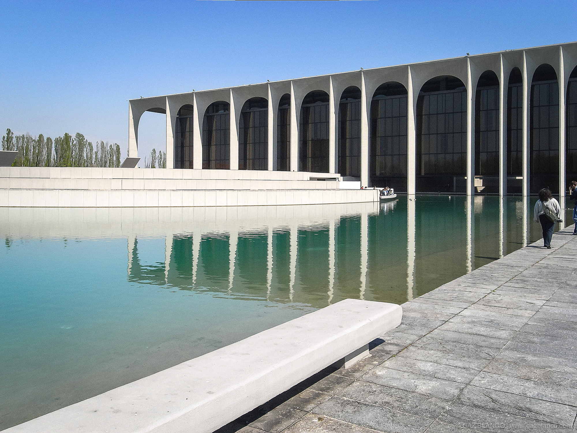 奥斯卡·尼迈耶的意大利 Mondadori 大厦 | 现代建筑的华美乐章-24