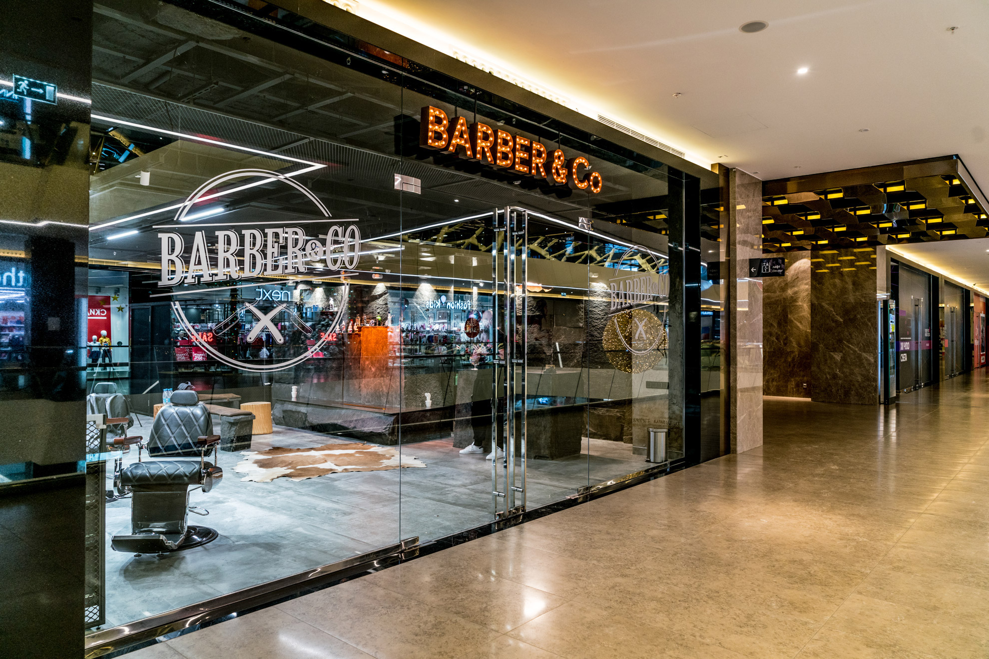 Barber&Co. 现代理发店设计-1