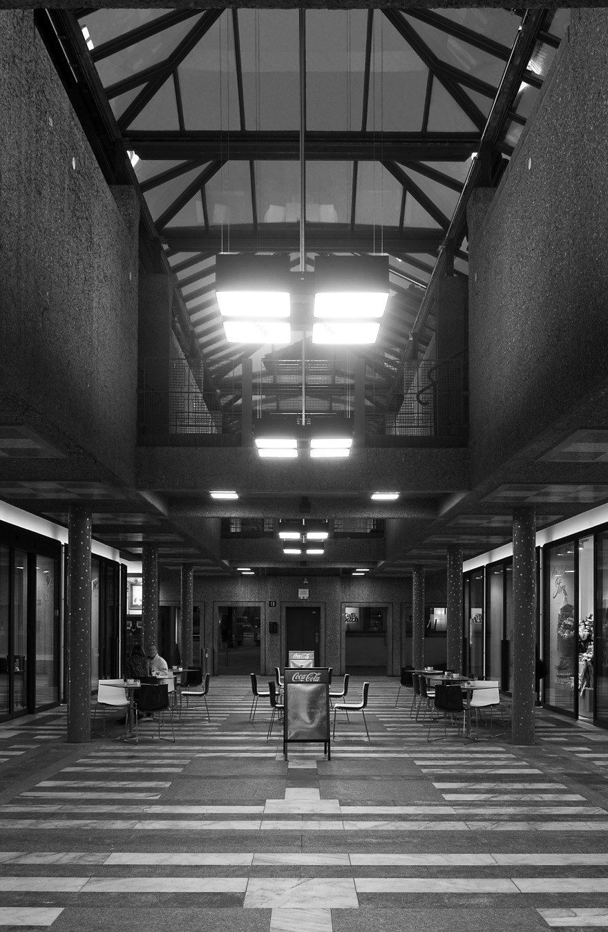 定制照明为卢加诺购物区增色-8