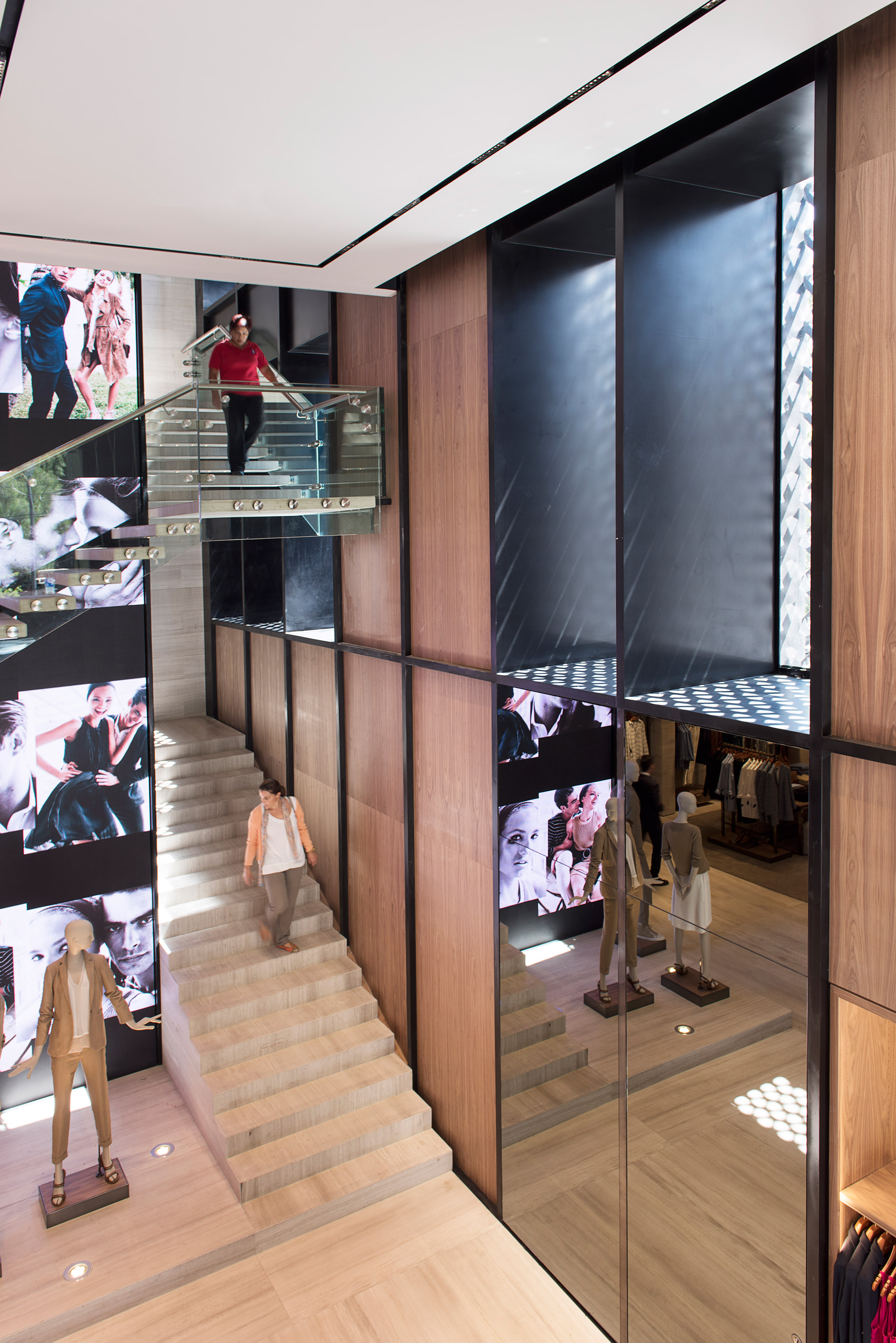 墨西哥城 Massimo Dutti 精品店 | 玻璃纤维与金属的时尚拼接-23