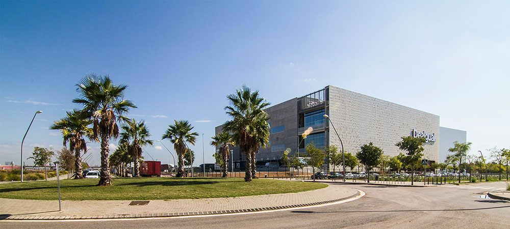 时尚品牌 Desigual 的物流中心与办公空间-0