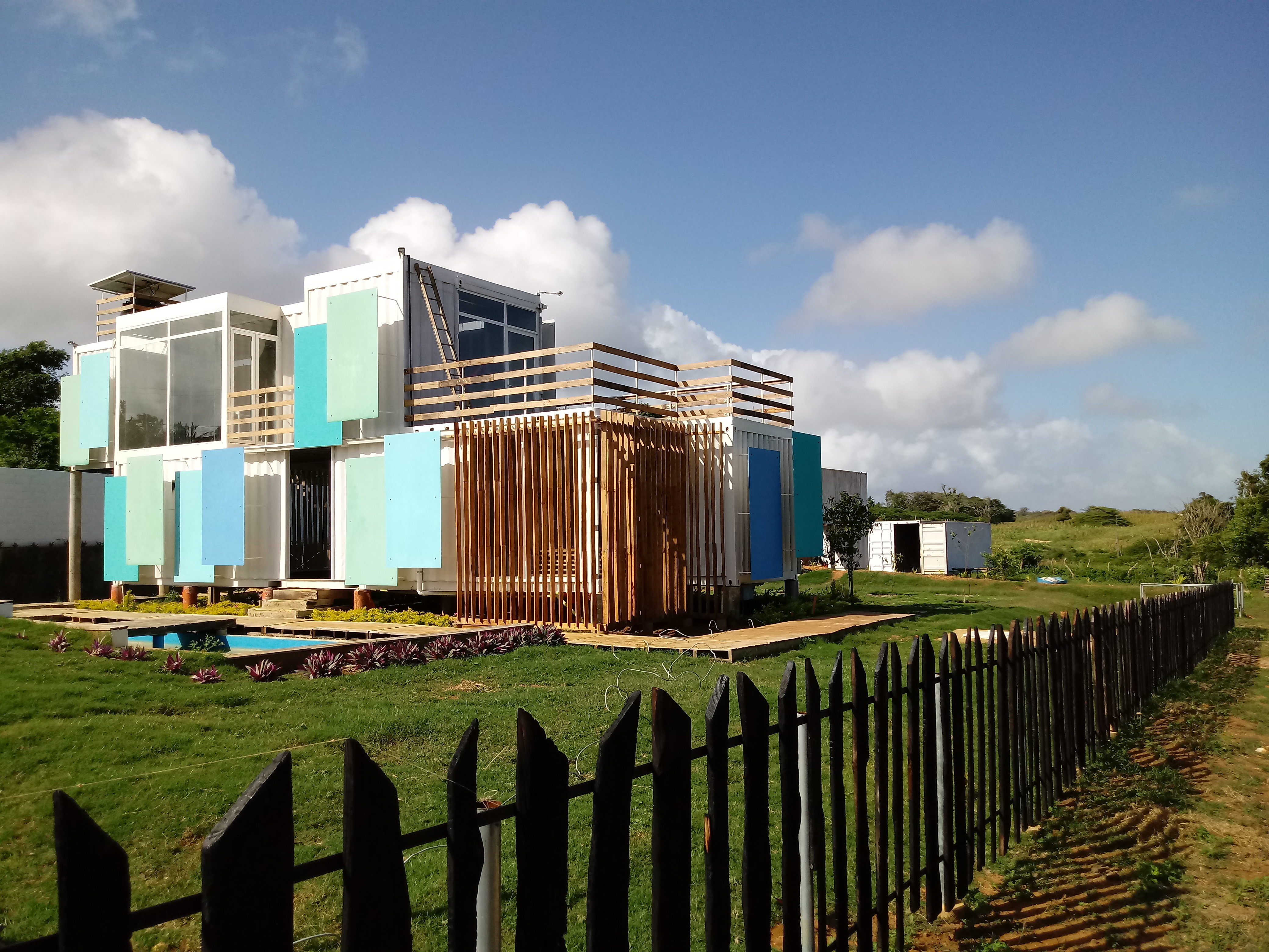 集装箱打造的环保智能家居-1