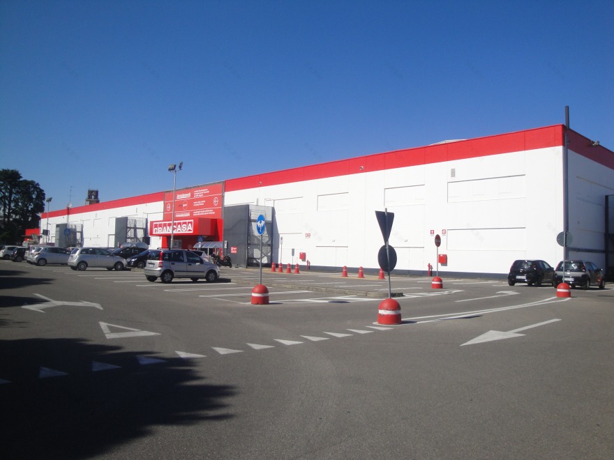 2015 年意大利 nerviano 购物中心翻新-15