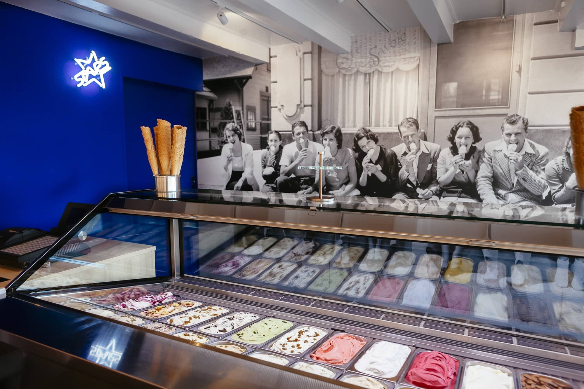 星际冰淇淋店 | 历史古城中的清凉空间-0