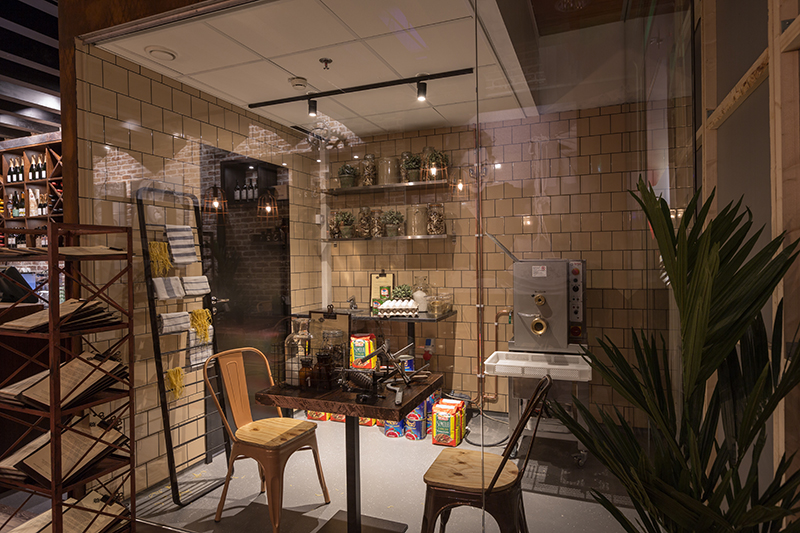 芬兰 Jumbo 购物中心的"Makaronitehdas"餐厅,工业风内饰引人入胜-19