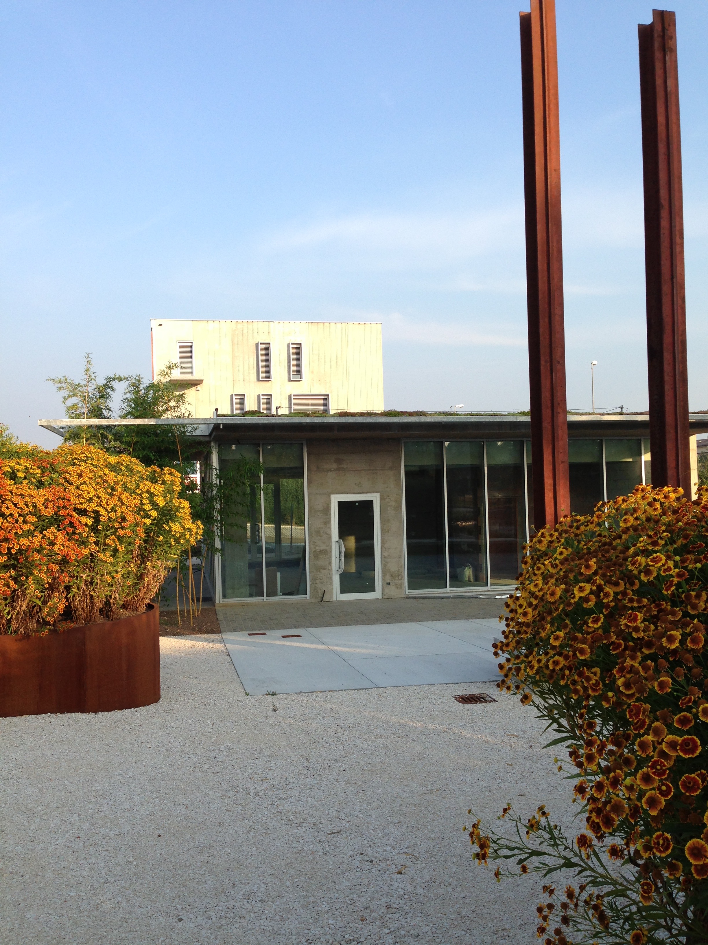 2015 年完成的 Palapa 项目,将工业遗址改造为时尚咖啡馆-30