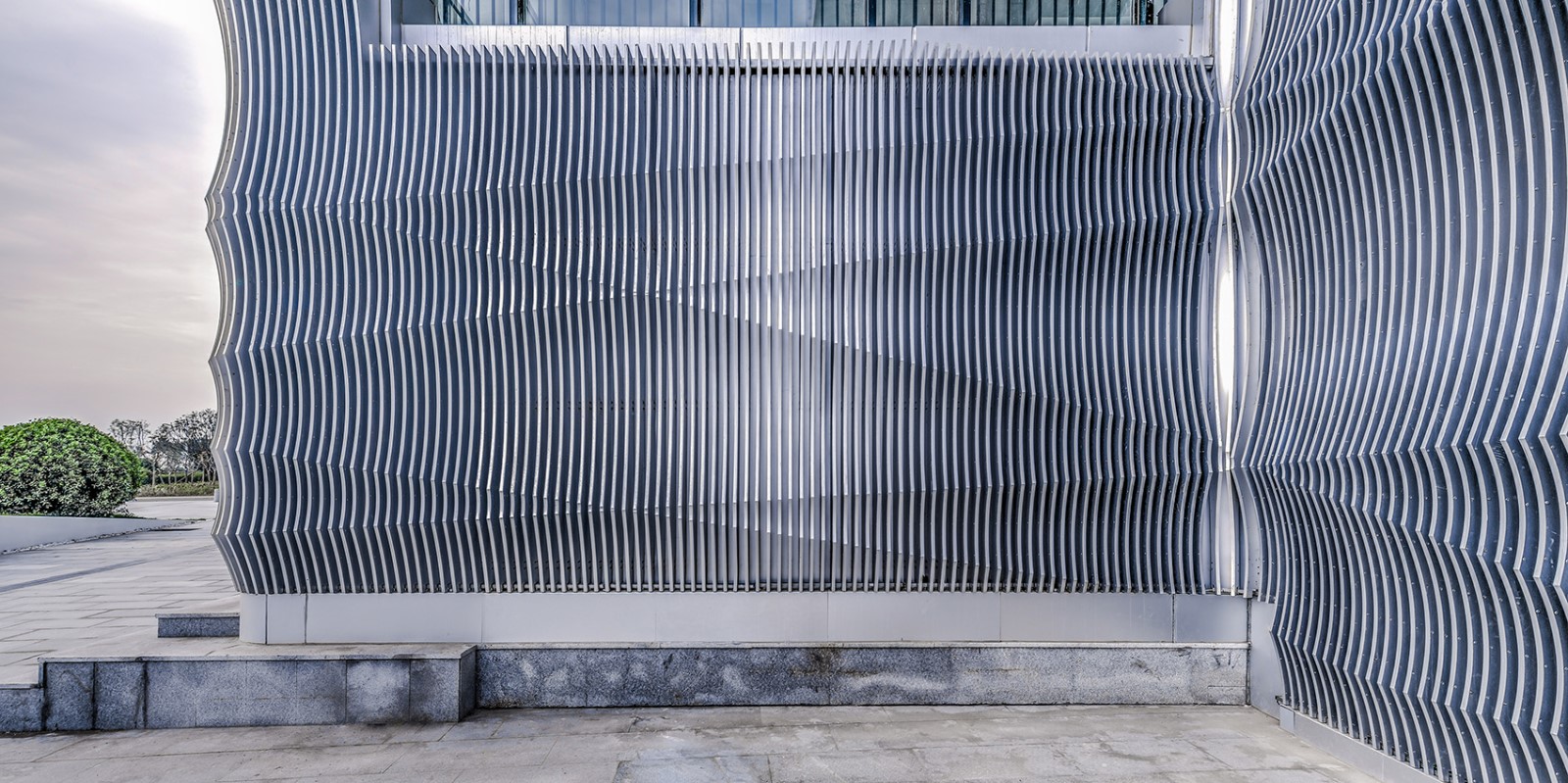 垂直的潮汐 · 东方时尚中心商业立面改造-19