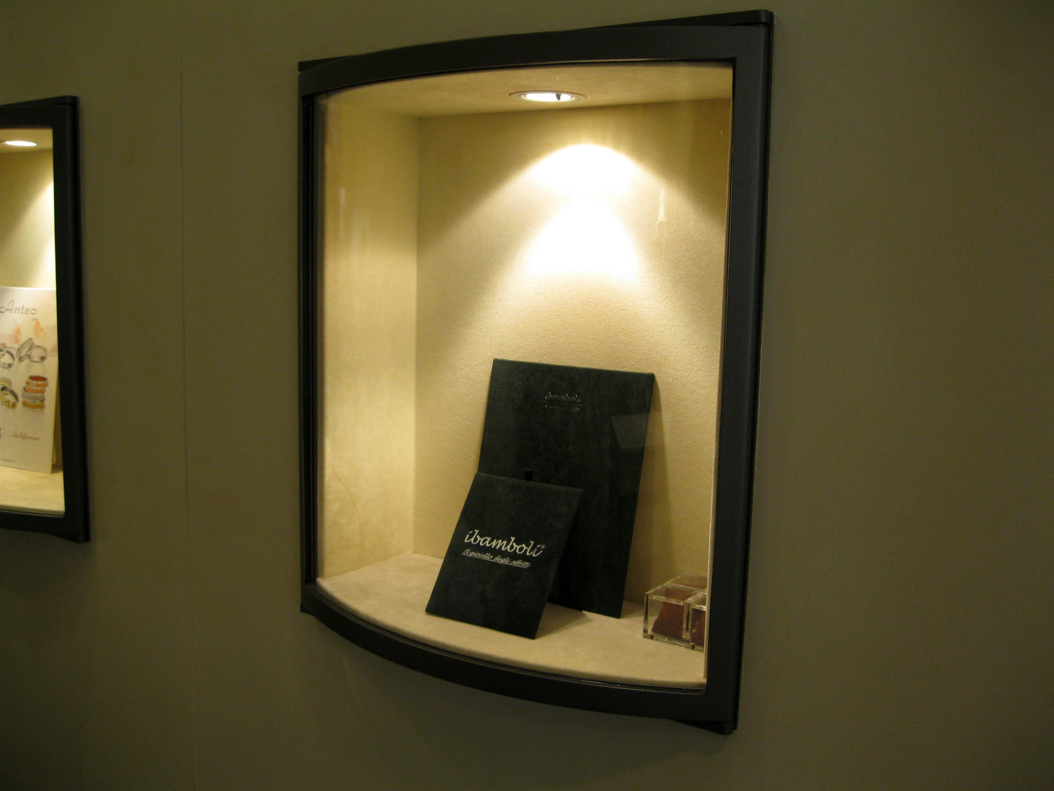 2011 年 Bernardi 珠宝店室内设计案例-13