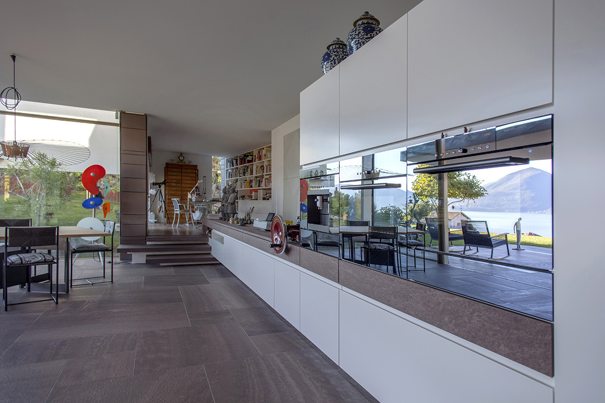 意大利马焦雷湖畔的翻新单家庭住宅-10