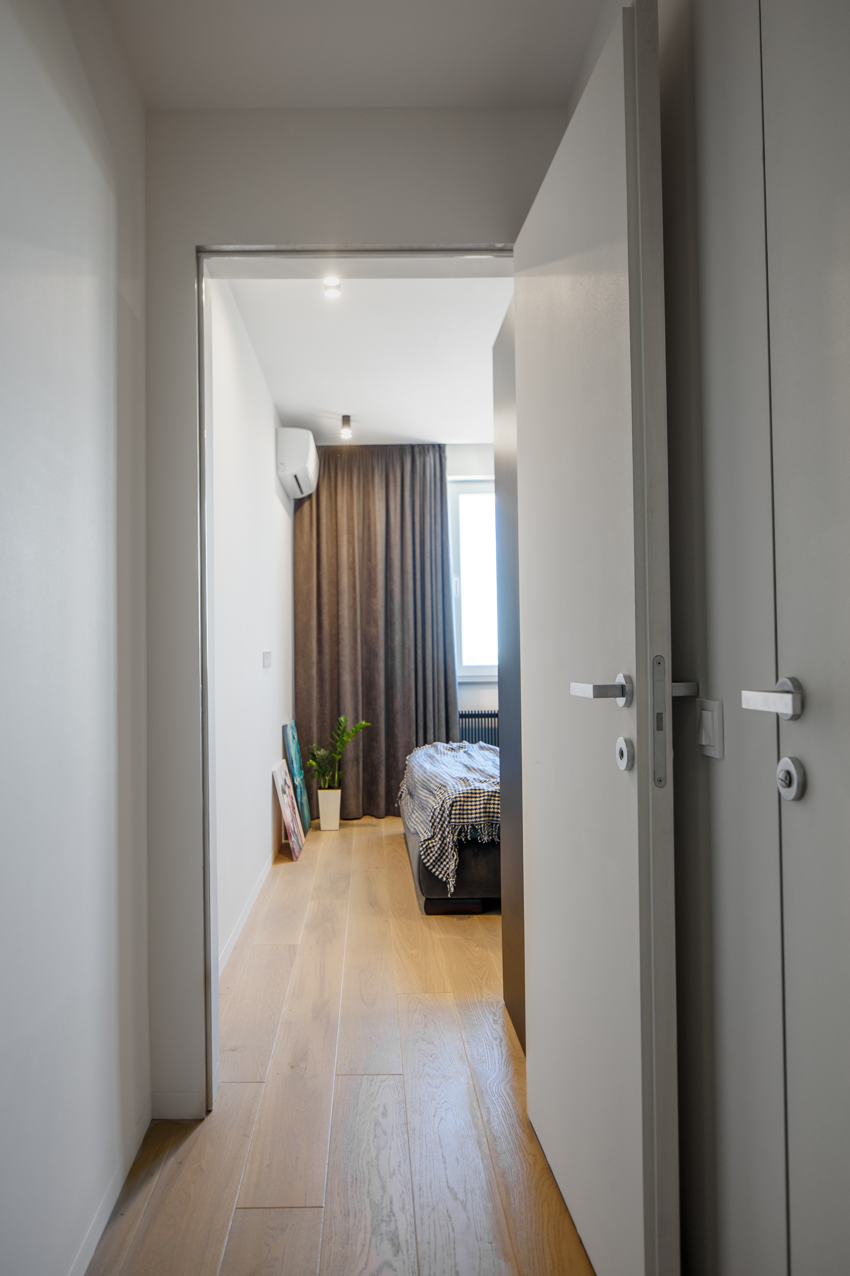 2018 灰色调室内设计案例 | 定制家具营造温馨空间-13