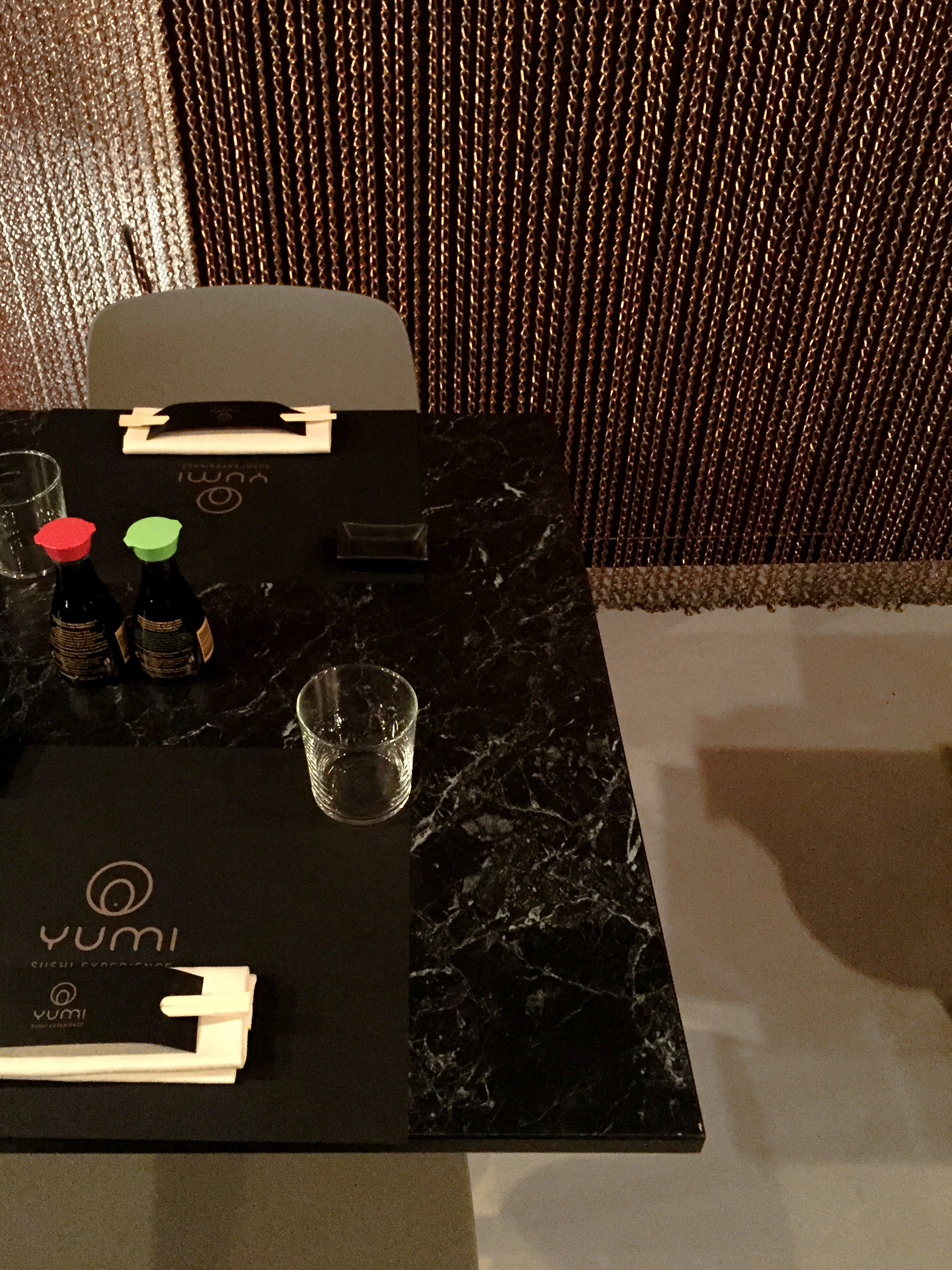 创意纸石纹卫生间，玫瑰金链条瓶架，惊艳的 YUMI 寿司体验-22