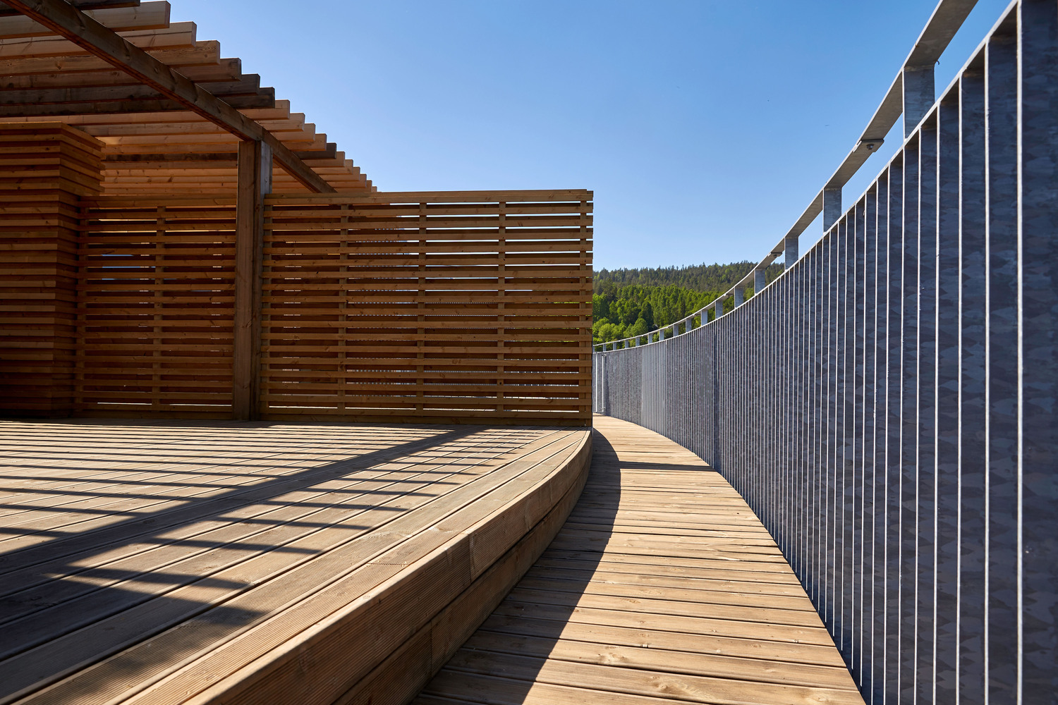 角楼 | 拥抱山丘的现代住宅设计-52