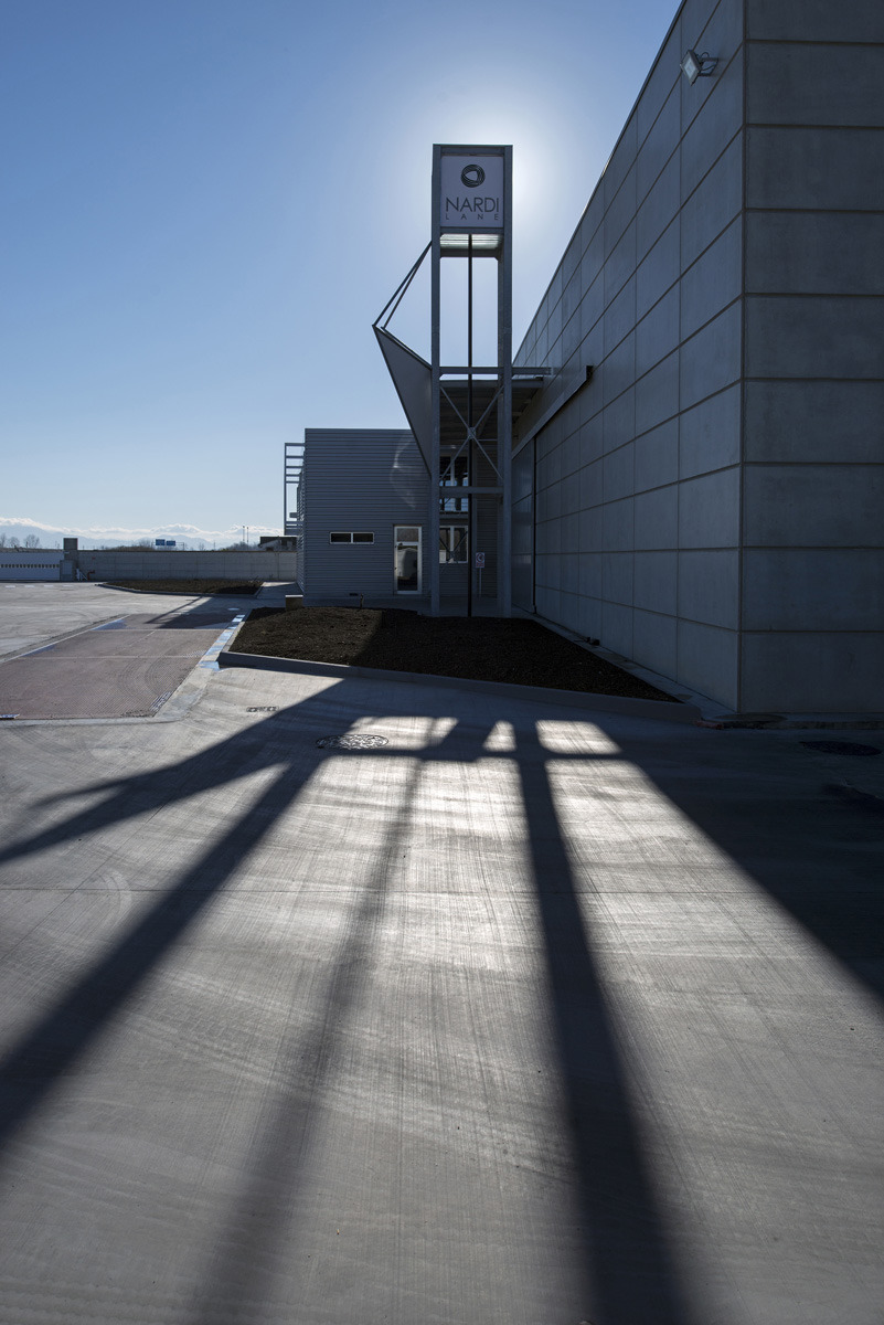 意大利南部工业遗址中的创意办公室-5