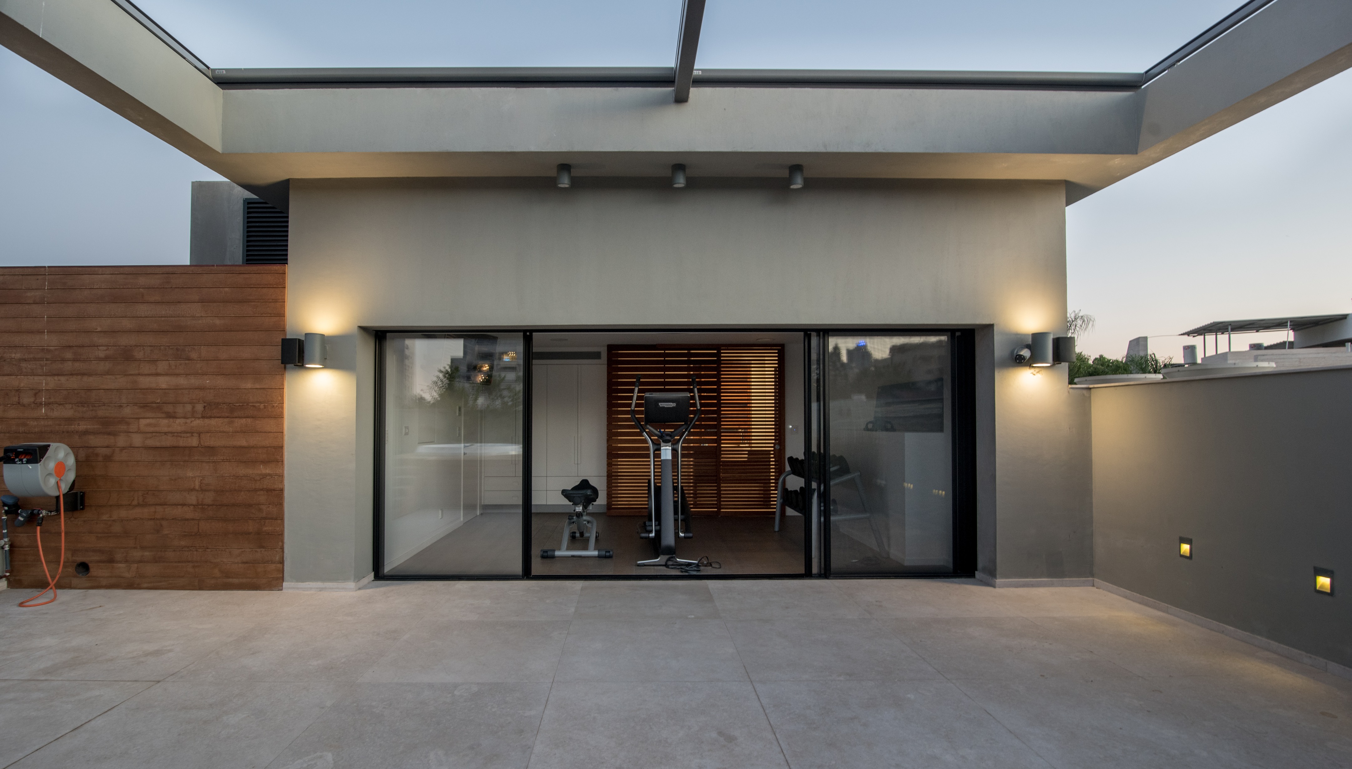 融合室内外的现代家园-13