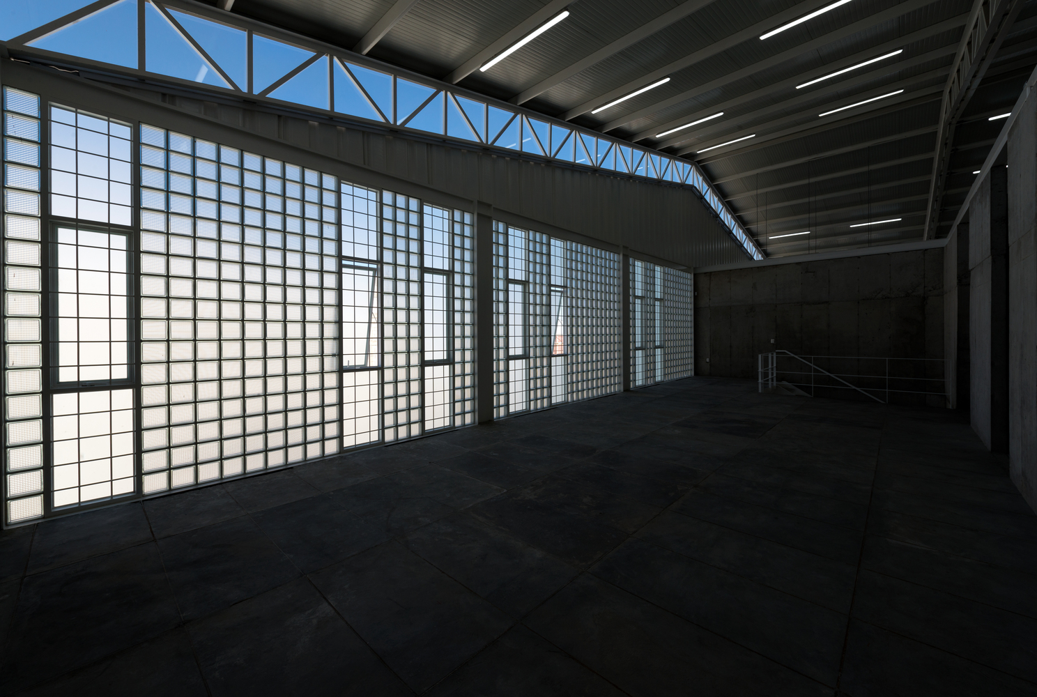 墨西哥 RX 工厂,混凝土与金属的工业风设计-27