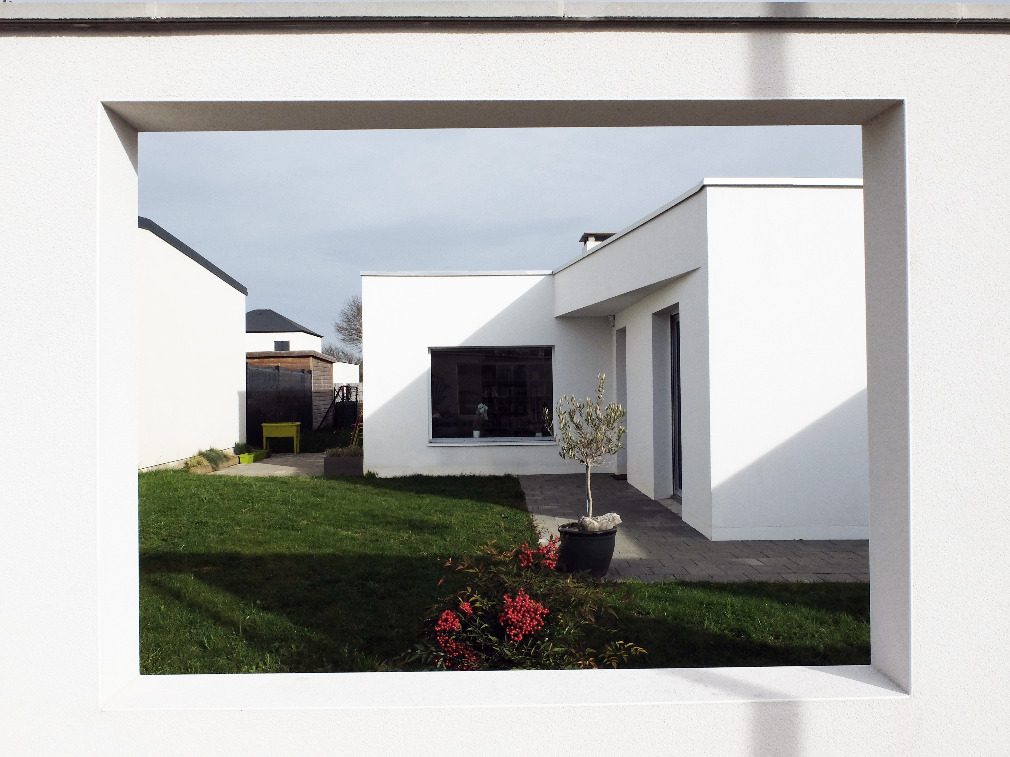 现代简约家居，光影与隐私的和谐共生-4