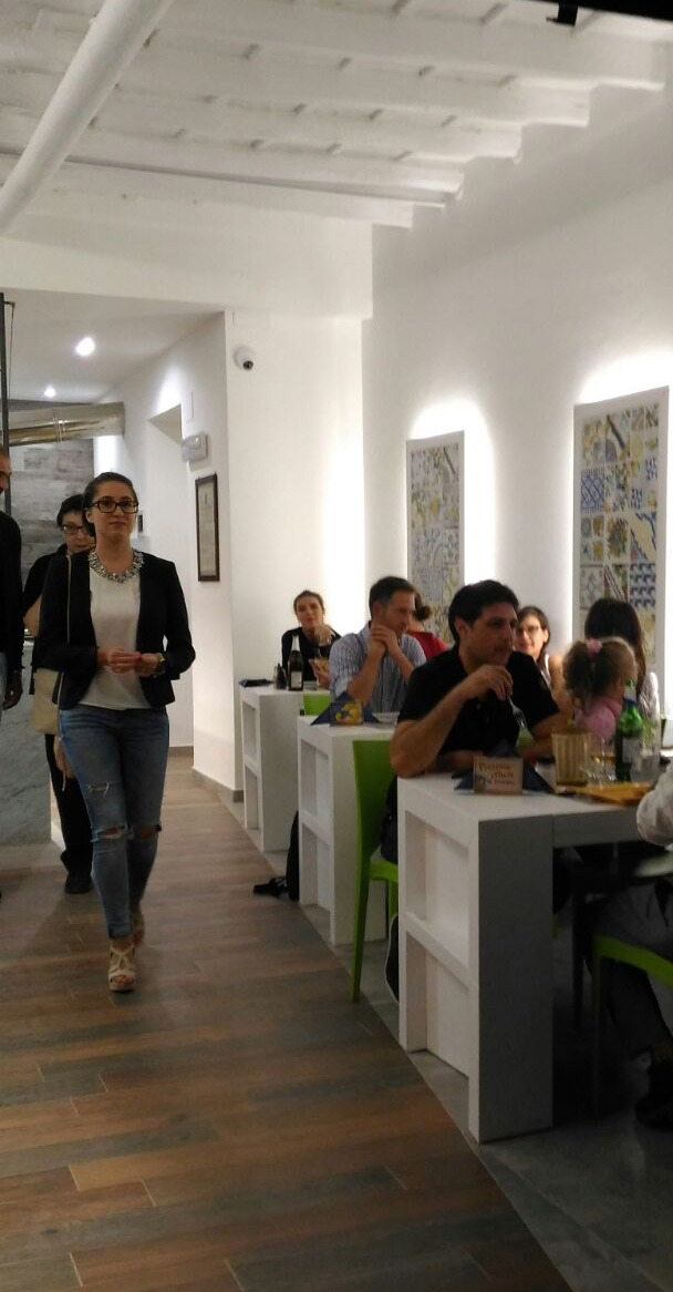 历史悠久的意大利披萨店，传统与创新的完美结合-6