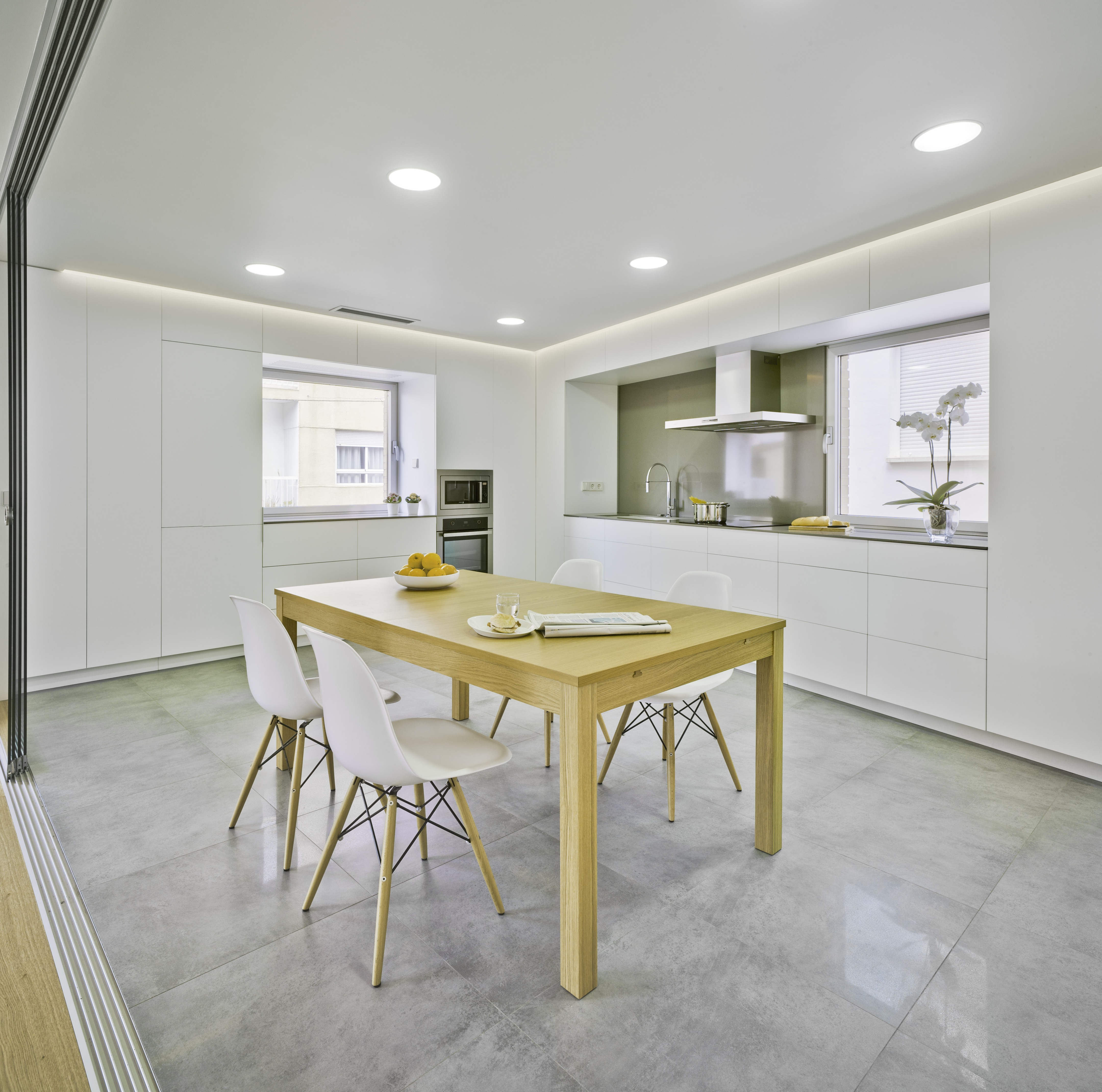 空间优化与功能融合的西班牙住宅改造-3