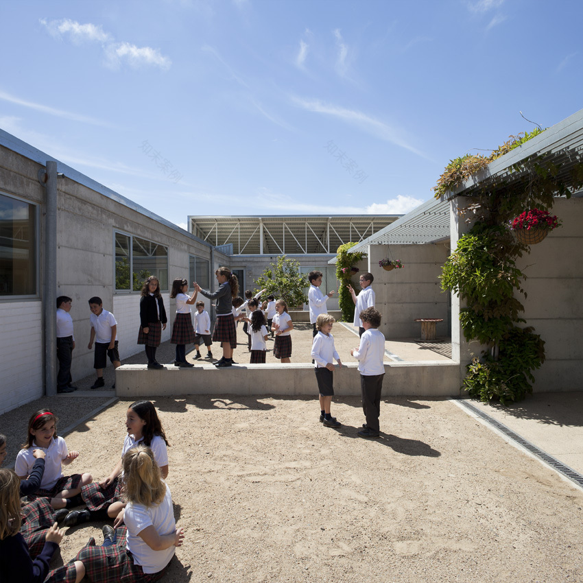 绿色环绕的 Elisabeth 学校,打造自然延伸的教育空间-7