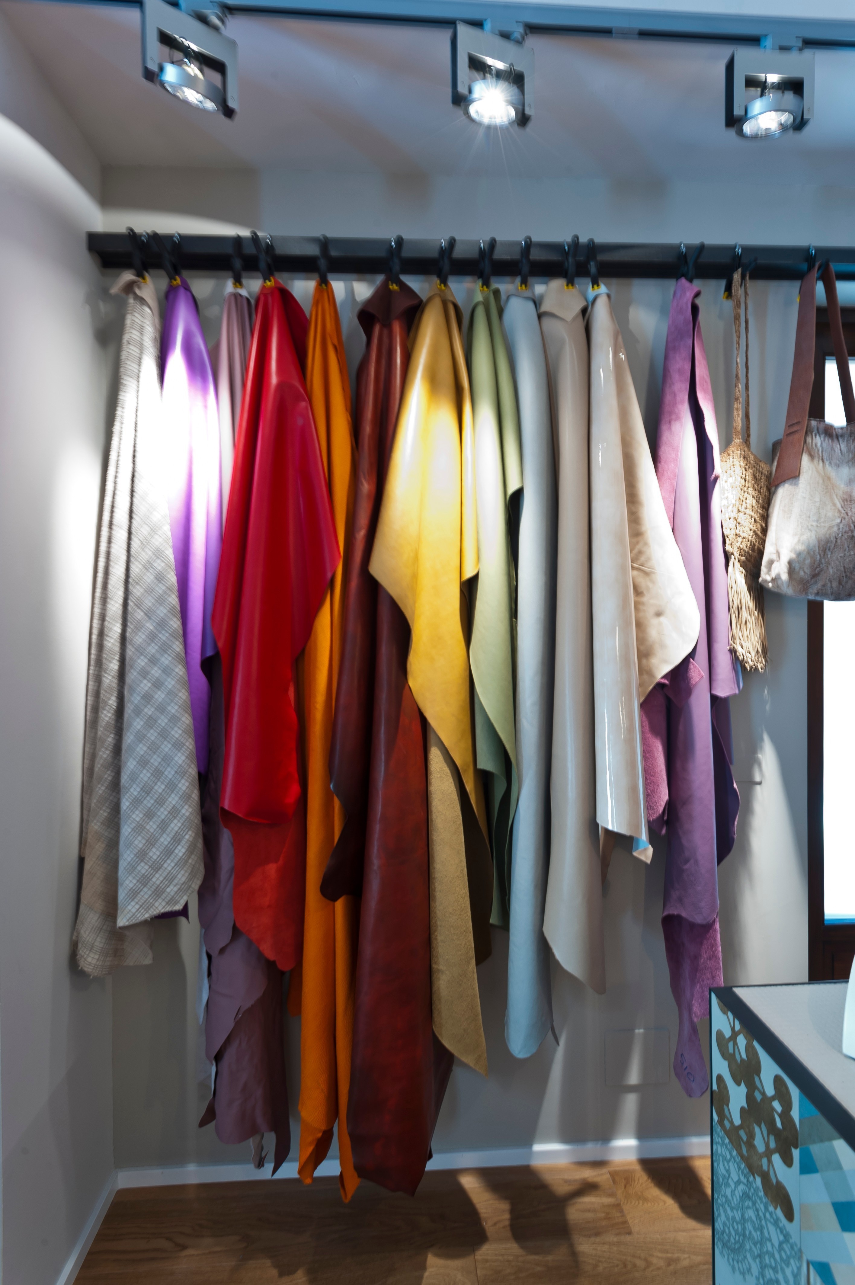 La Tannerie 皮具展示店室内设计-4