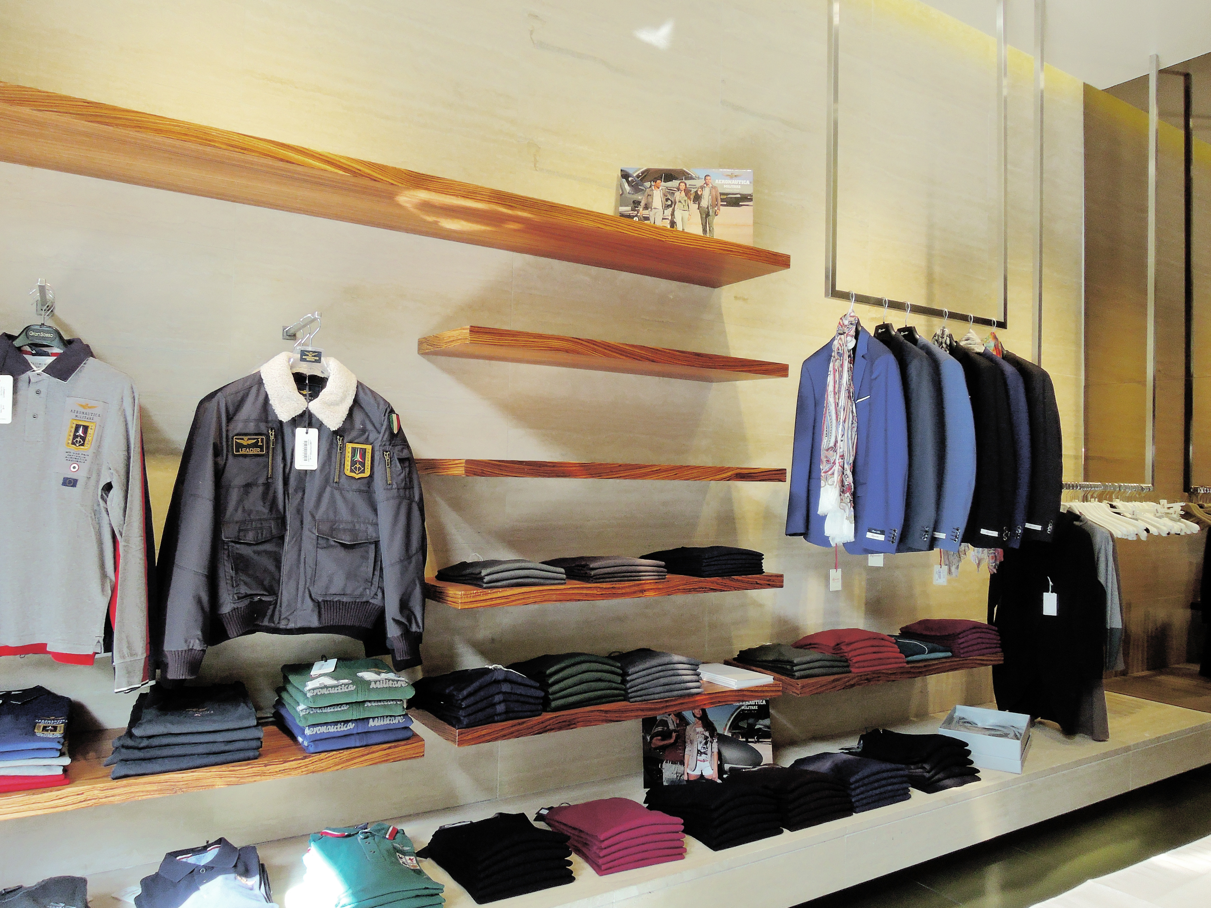 40 平米小店变身为魅力时尚空间-6