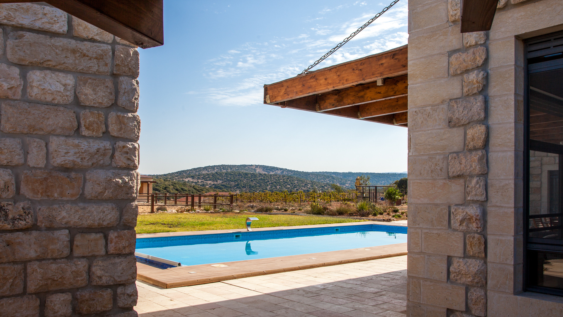 2014 年完工的艾拉谷屋 | 定制家具与照明设计的完美融合-1