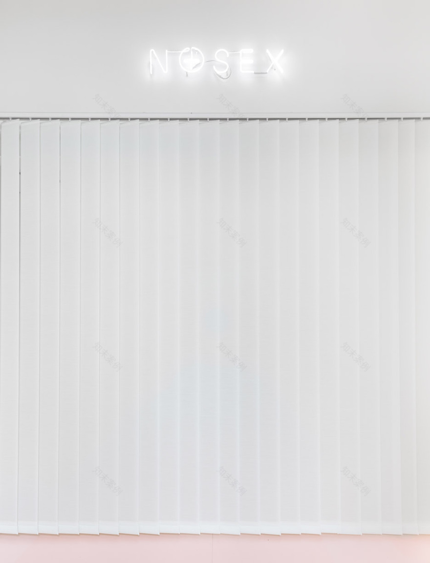 《无性别诊所》 | 梦幻粉色空间中的身体疗愈-31