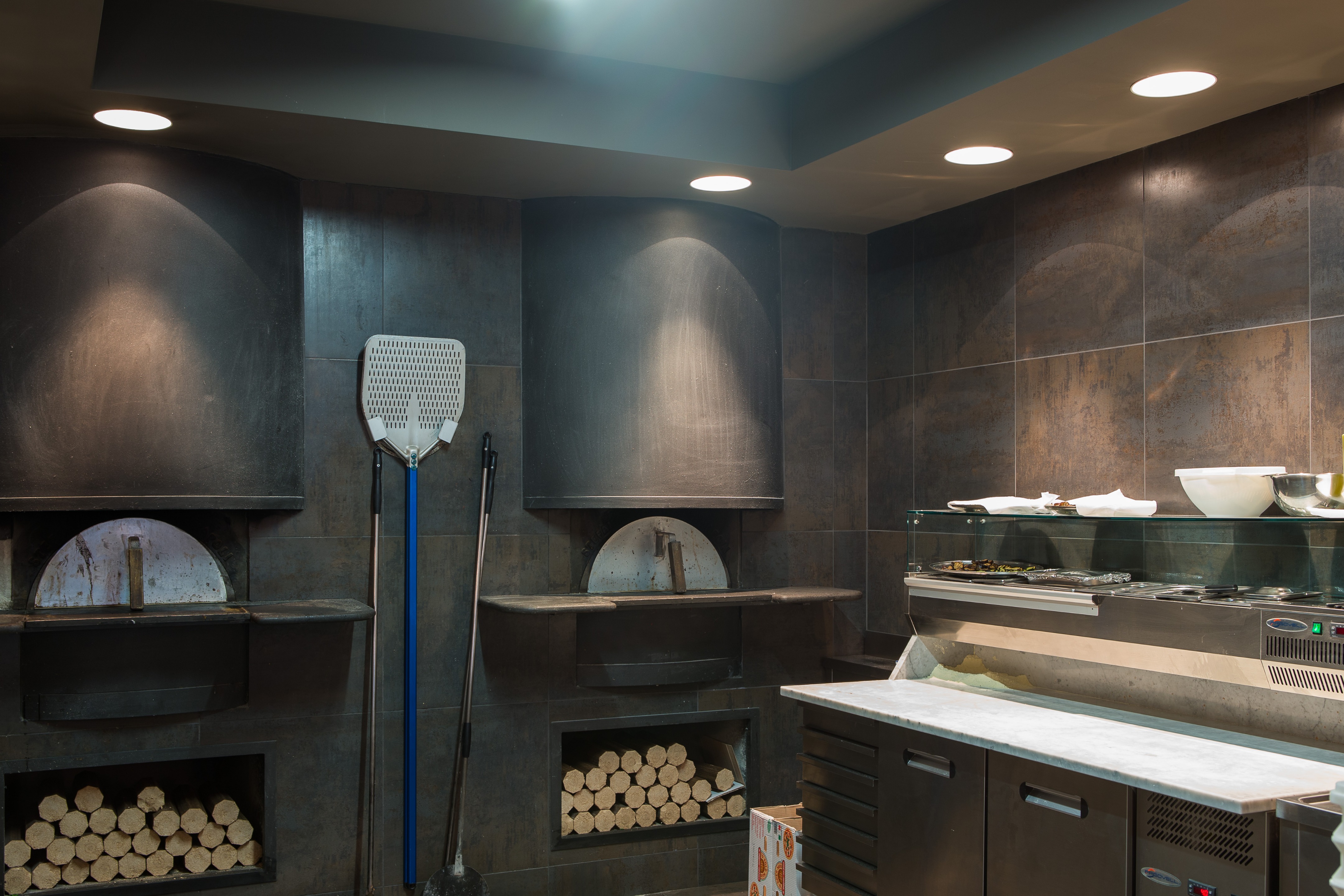 剧院式餐厅 Teatro 26 | 定制家具与光影艺术的完美融合-34