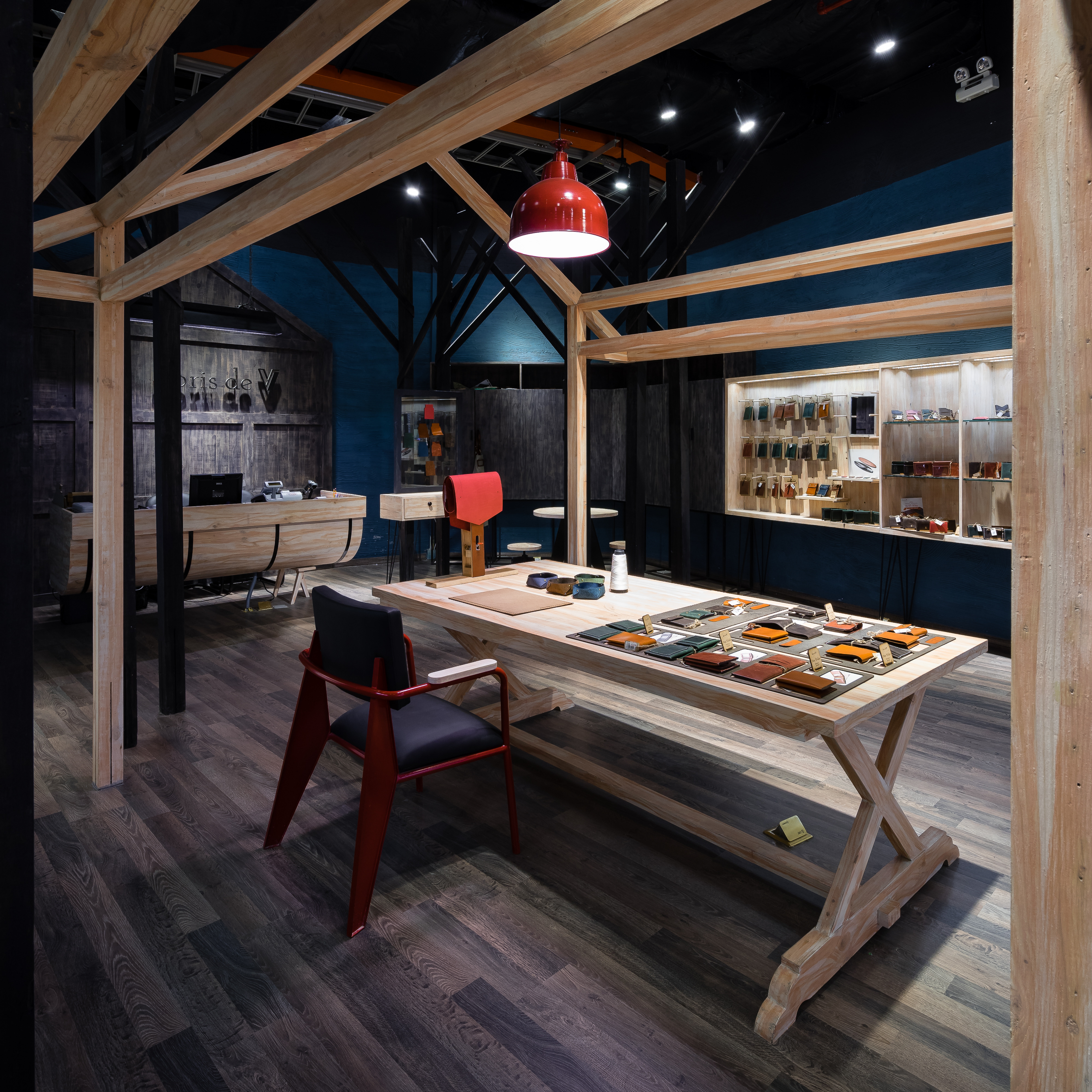 雾晨森林中的手工皮革店-5