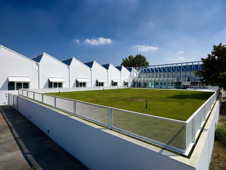 "Multi"椅点亮 Golinelli 文化中心-3