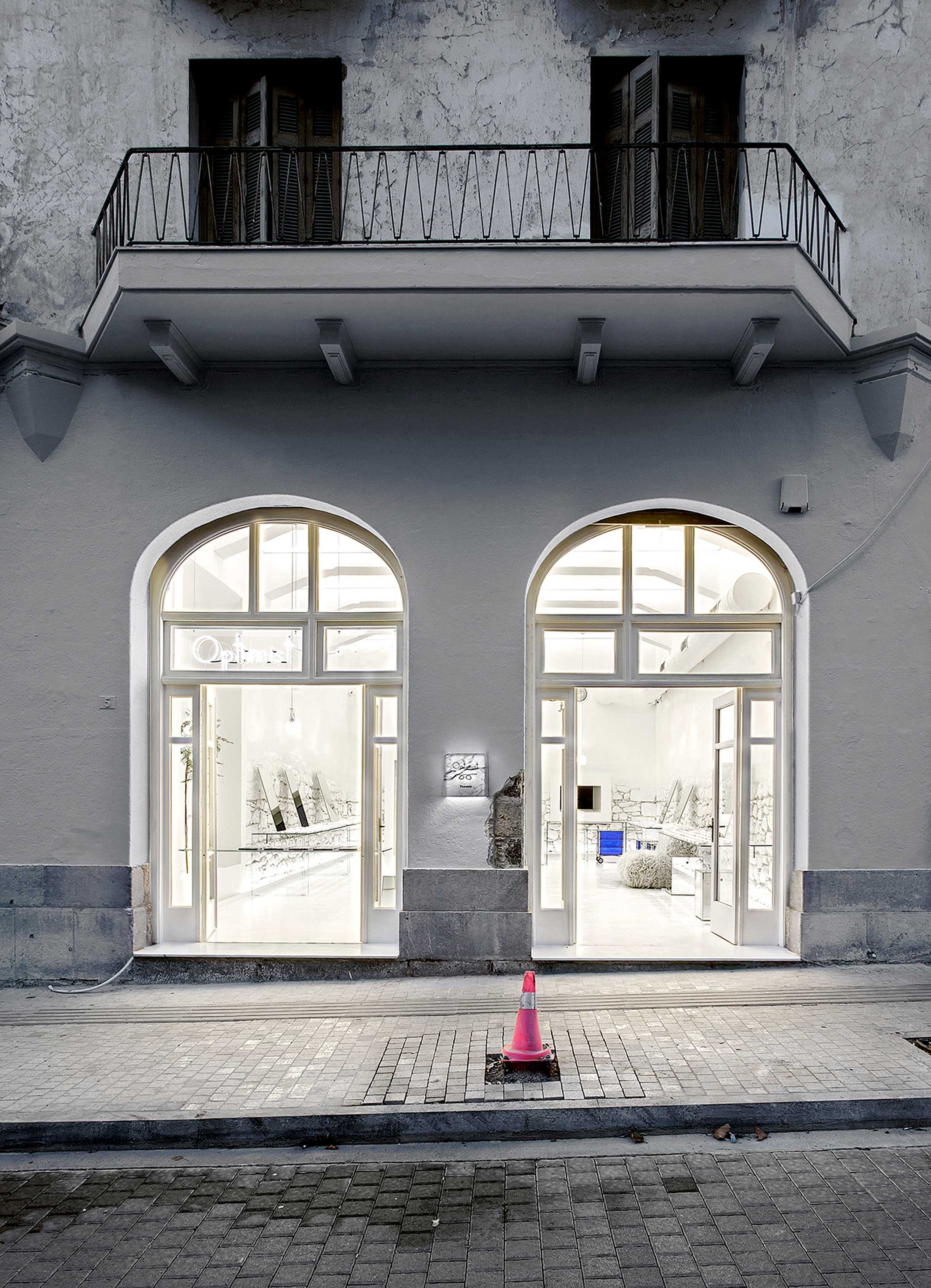 希腊 C_29/Optimist 光学商店，光与影的渐变艺术-17